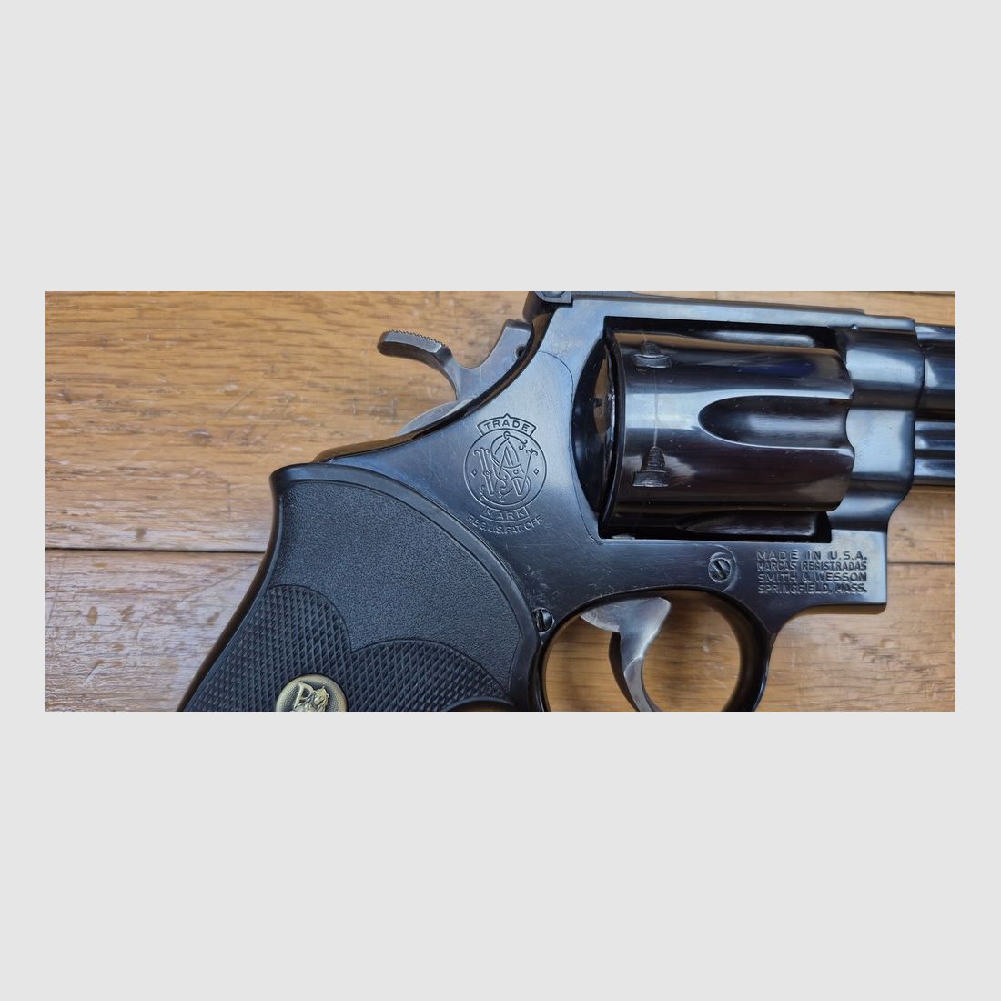 Terreur van beren! – Smith & Wesson M29-2 revolver – Kal. .44Mag – Loop 4 inch – Uitzonderlijke geblauwde afwerking van 98,9% – Vuurwapen uit eind 1973 – Twee sets handgrepen – Indrukwekkende en zeldzame mechaniek vandaag de dag – Cinematisch mythes net zo goed als vuurwapen! – TBE++!, afbeelding 5 van 30