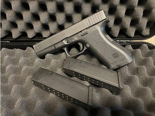 GLOCK 17 GEN. 1 - 9MM LUGER - MIT 2 MAGAZINEN + PUFFERPATRONE