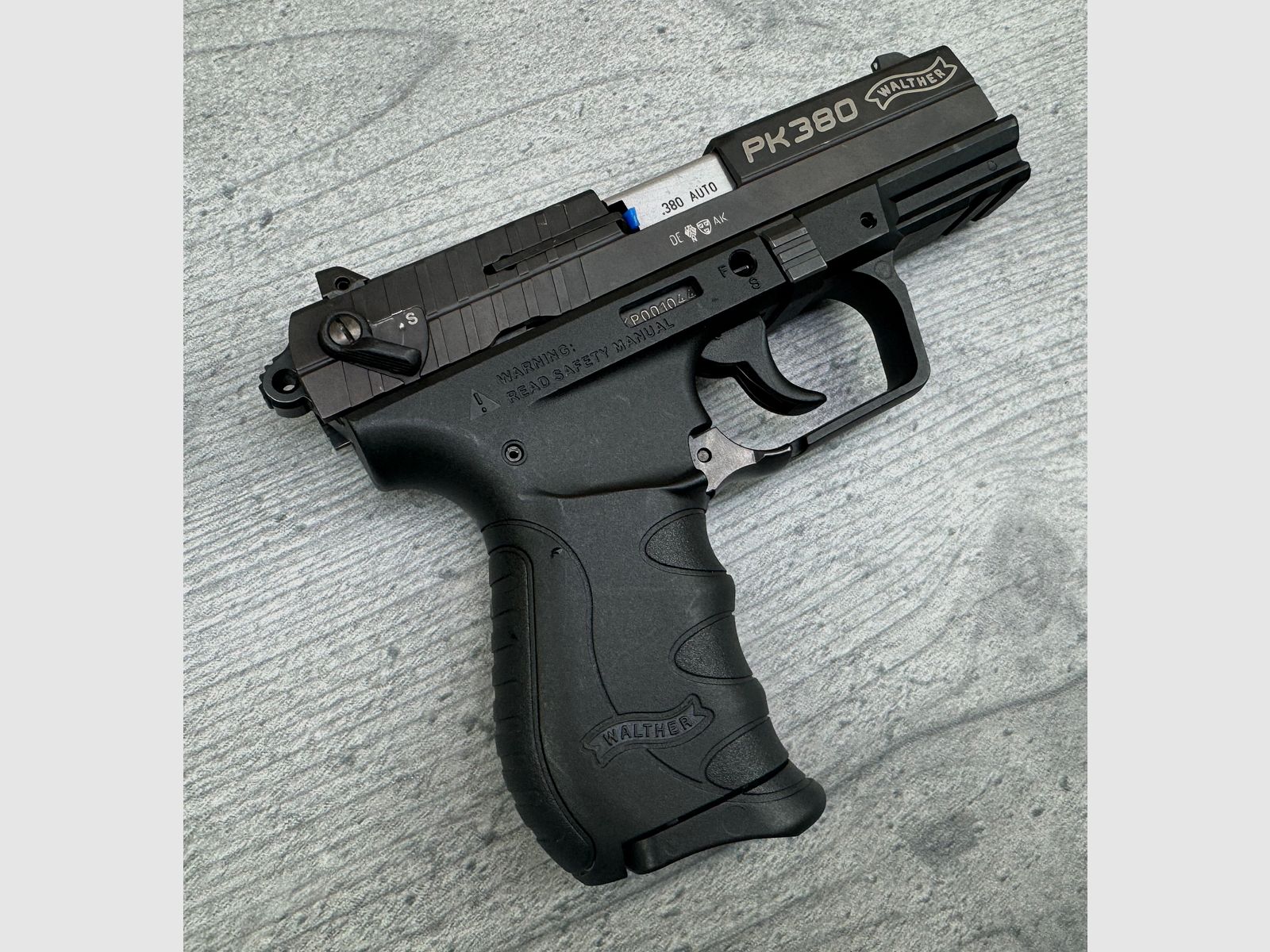 Vorführwaffe Carl WALTHER PK380 Cal. 380 / 9mm Browning in Schwarz