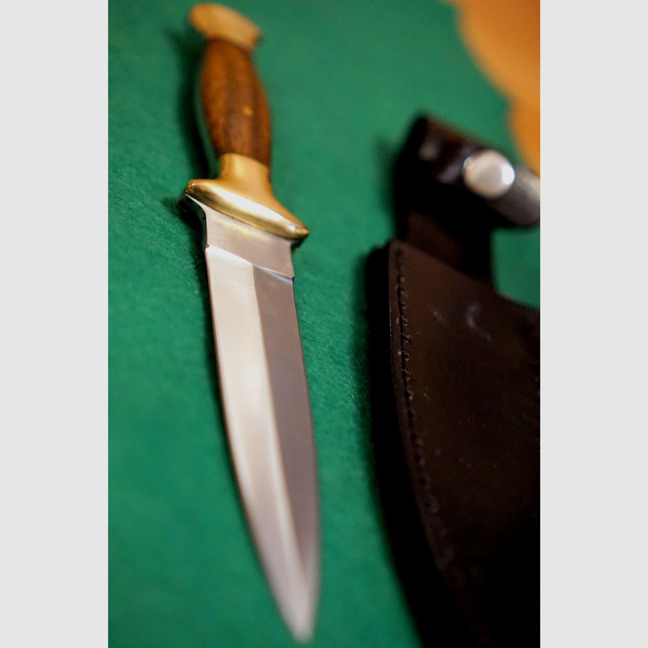 Noble dagger with leather sheath new!