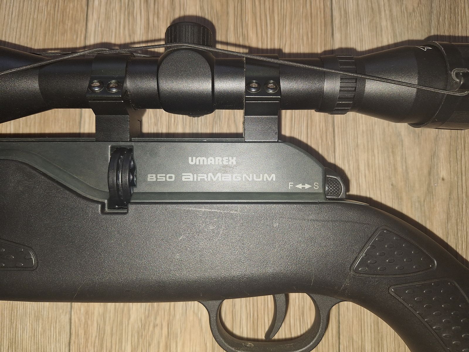 Fusil Umarex 850 Airmagnum CO2 Cal. 4,5 mm avec lunette de tir Walther 6x42