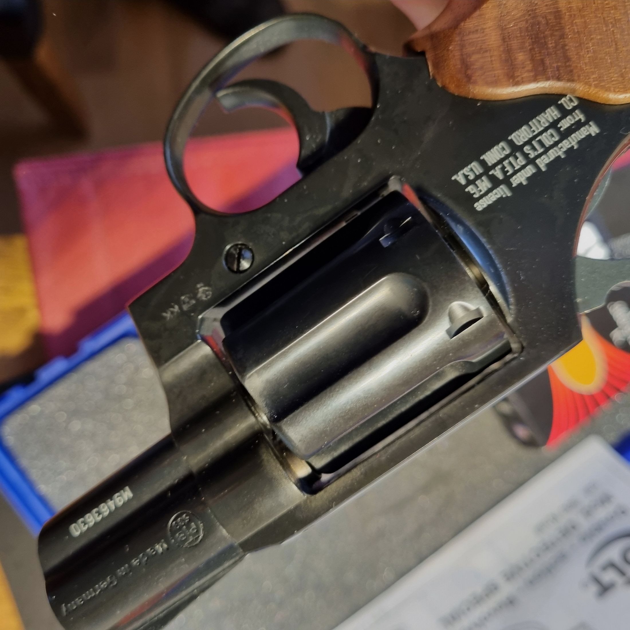 Colt Detective Spezial, brüniert, PTB 603, 2 Zoll, Holzgriff, zzgl. 50 Patronen, altes Modell