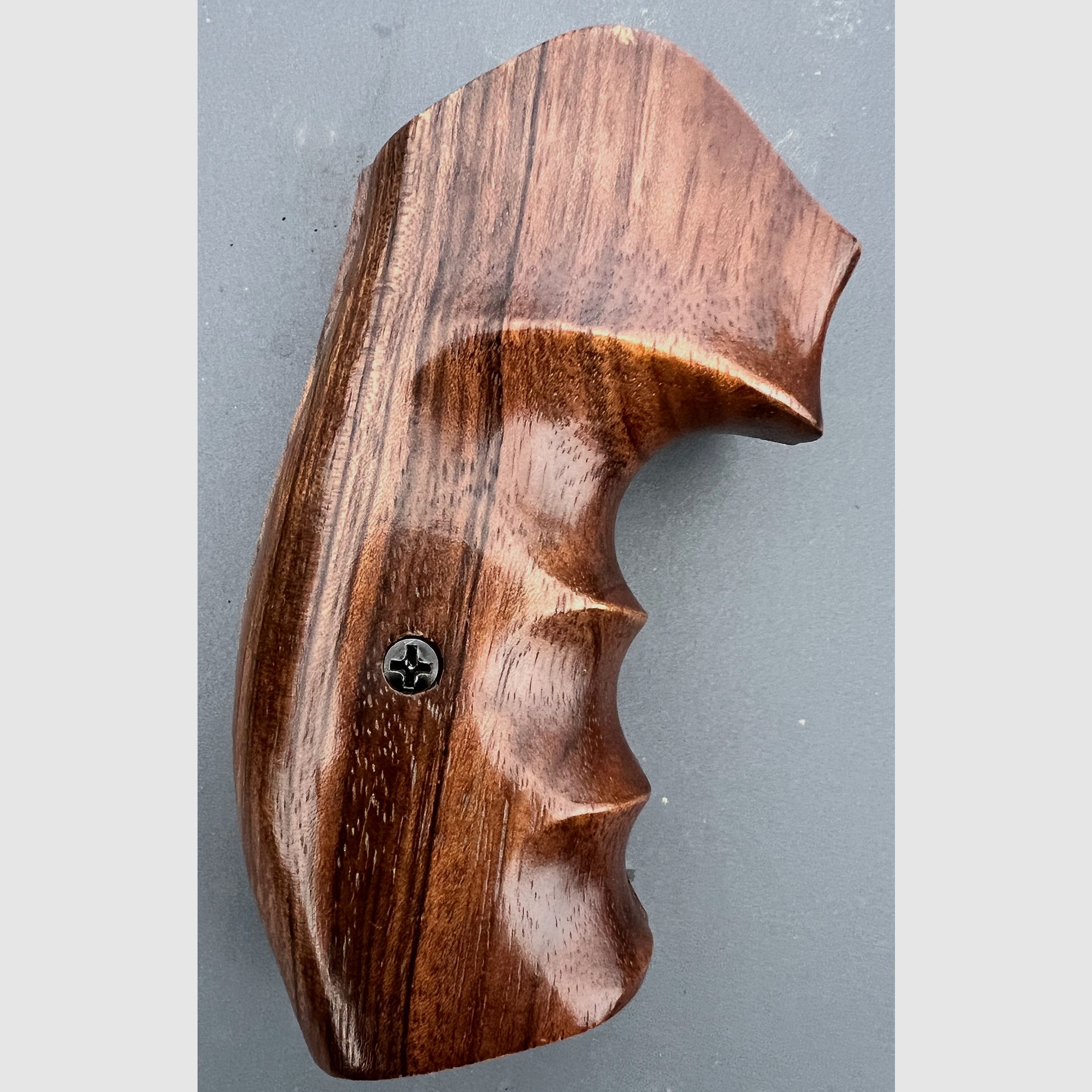 Smith & Wesson K/L Frame Round Butt poignée en bois noyer avec rainure pour les doigts – neuf – excellente ergonomie