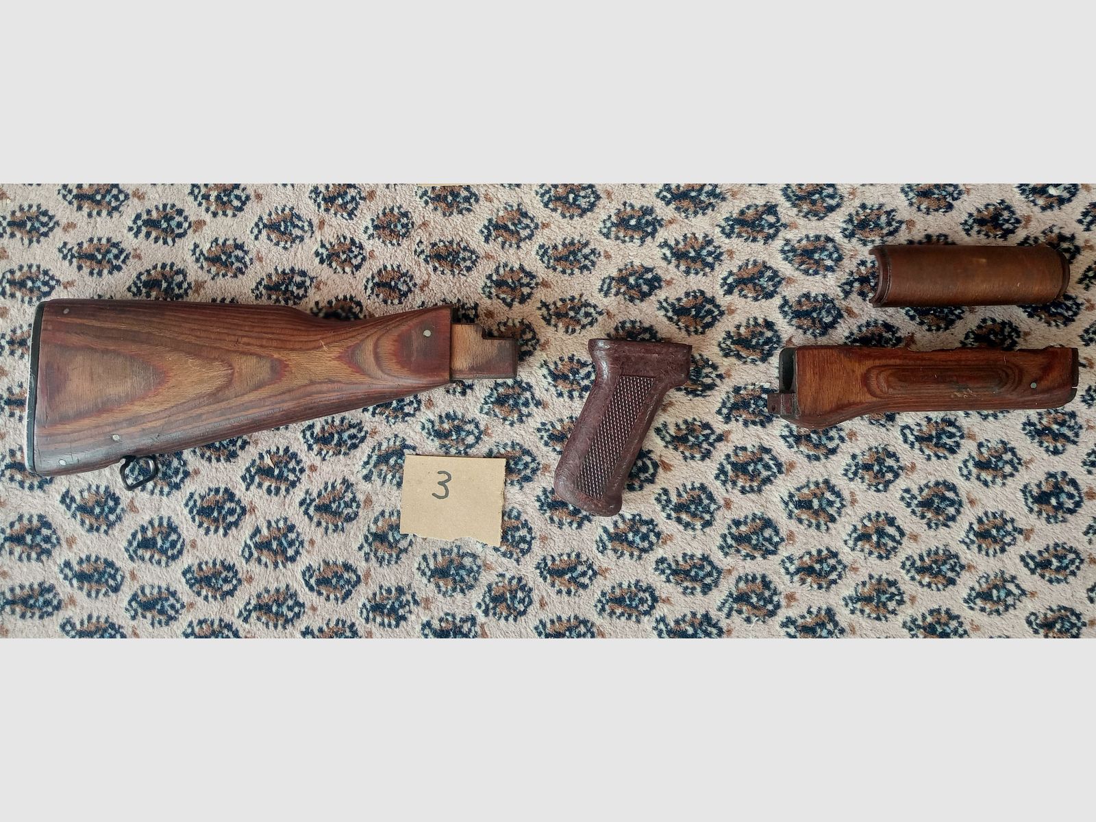 Conjuntos completos de madera laminada para stock fijo, incluyendo empuñadura de baquelita, stock y guardamanos / AKM y AK74 / también posible para NEDI SDM Type 56 de forma indirecta
