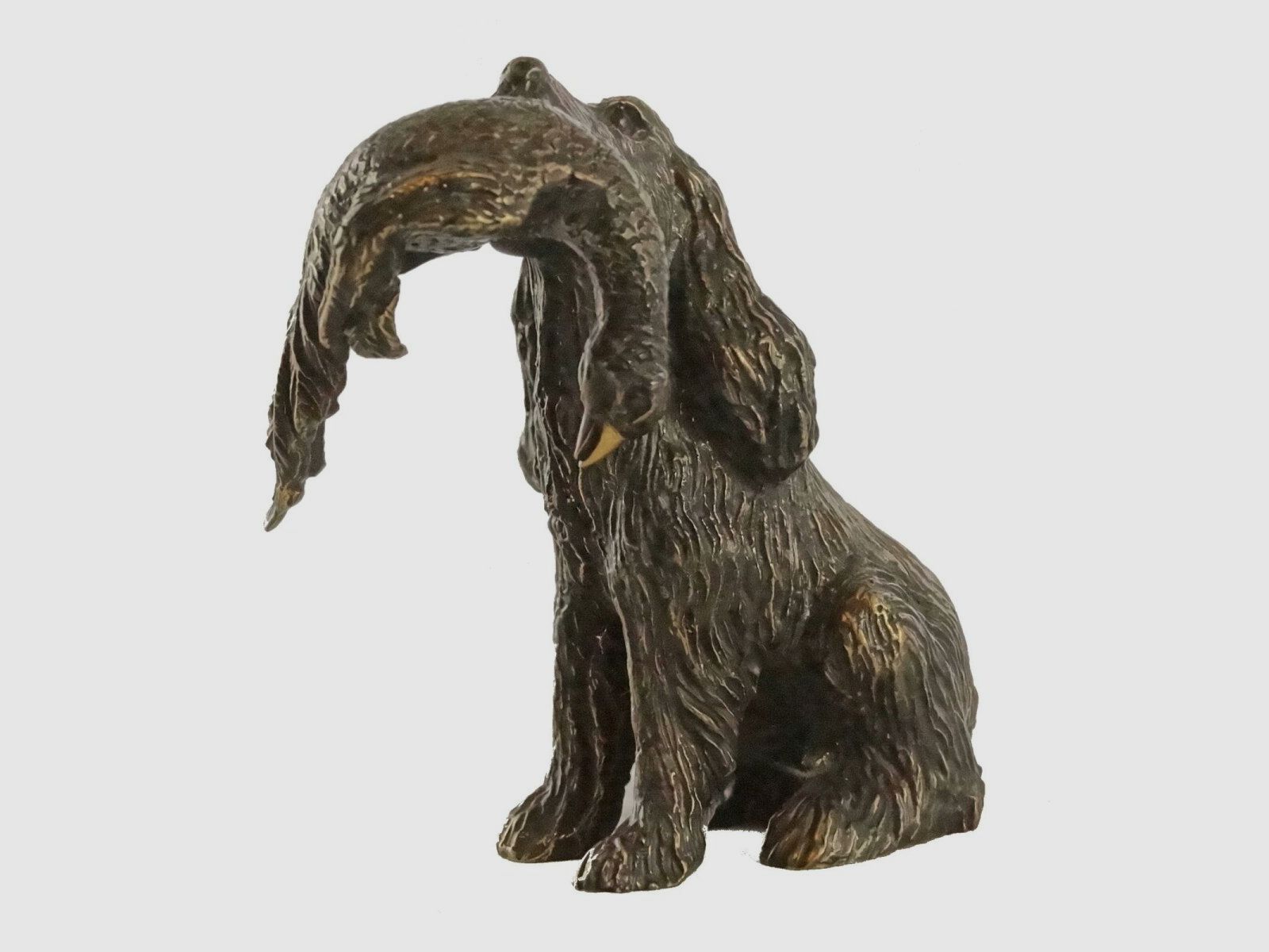 Estatua de bronce pequeña Lovergreen con motivo de cocker spaniel con faisán en la boca