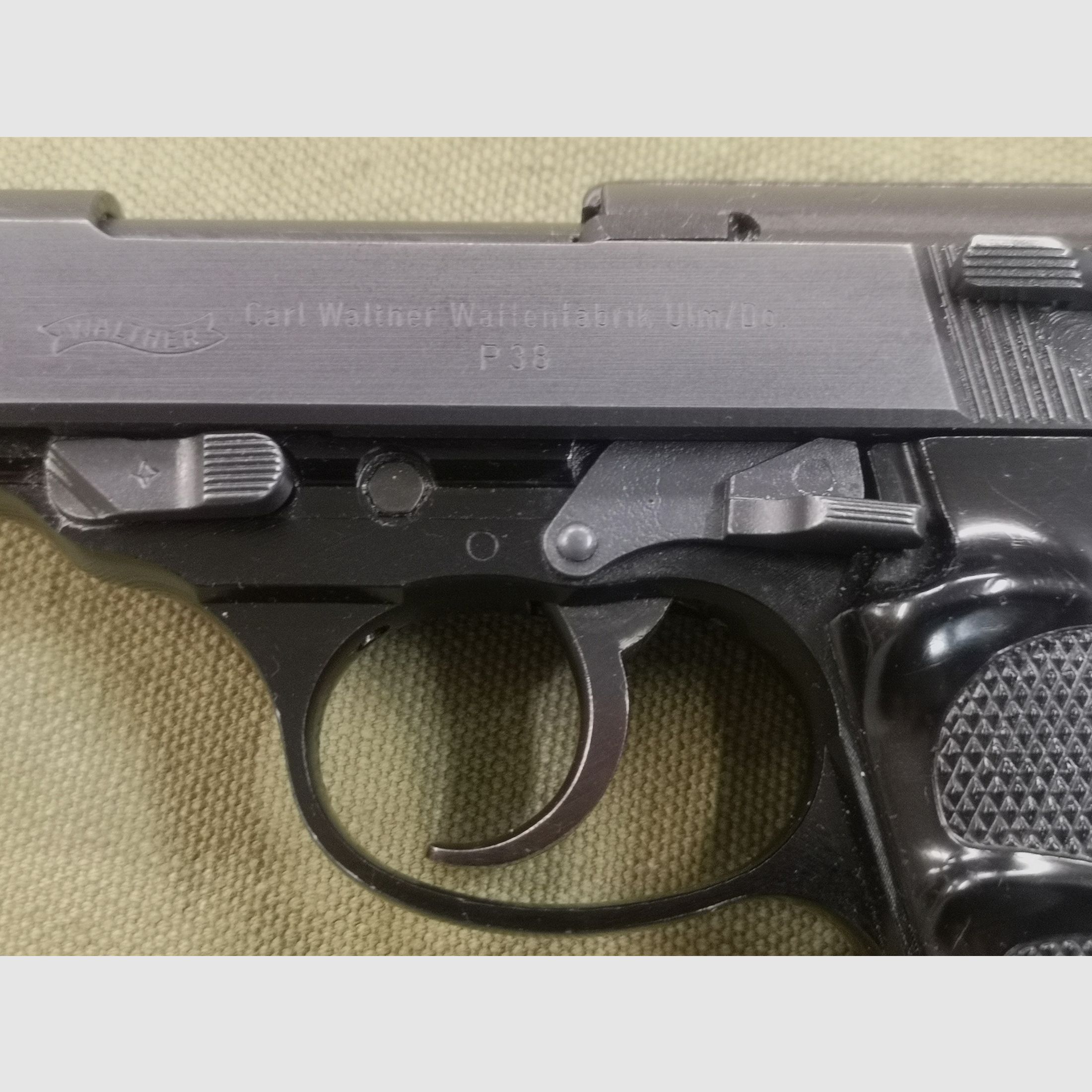 Walther P38 Pistolentasche und 4 Magazine