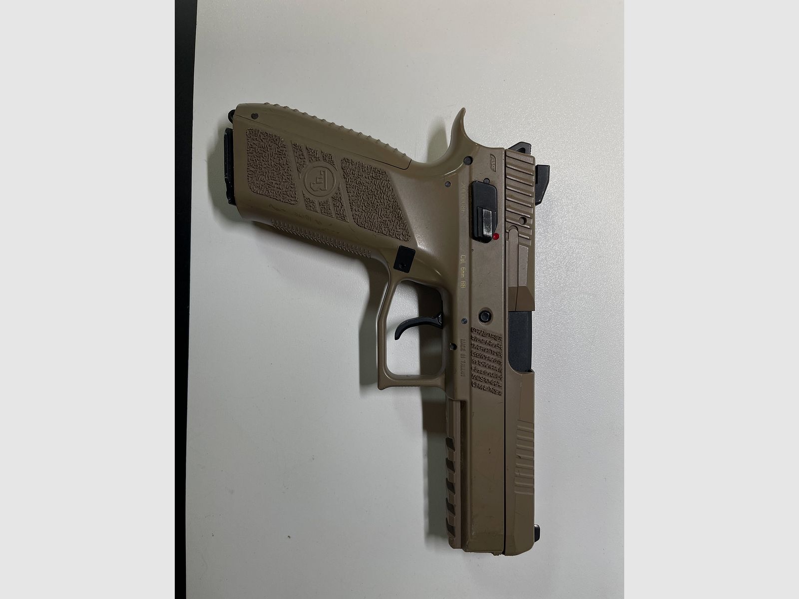 CZ P-09 Duty deslizamiento de metal CO2 usado Fabricado en República Checa