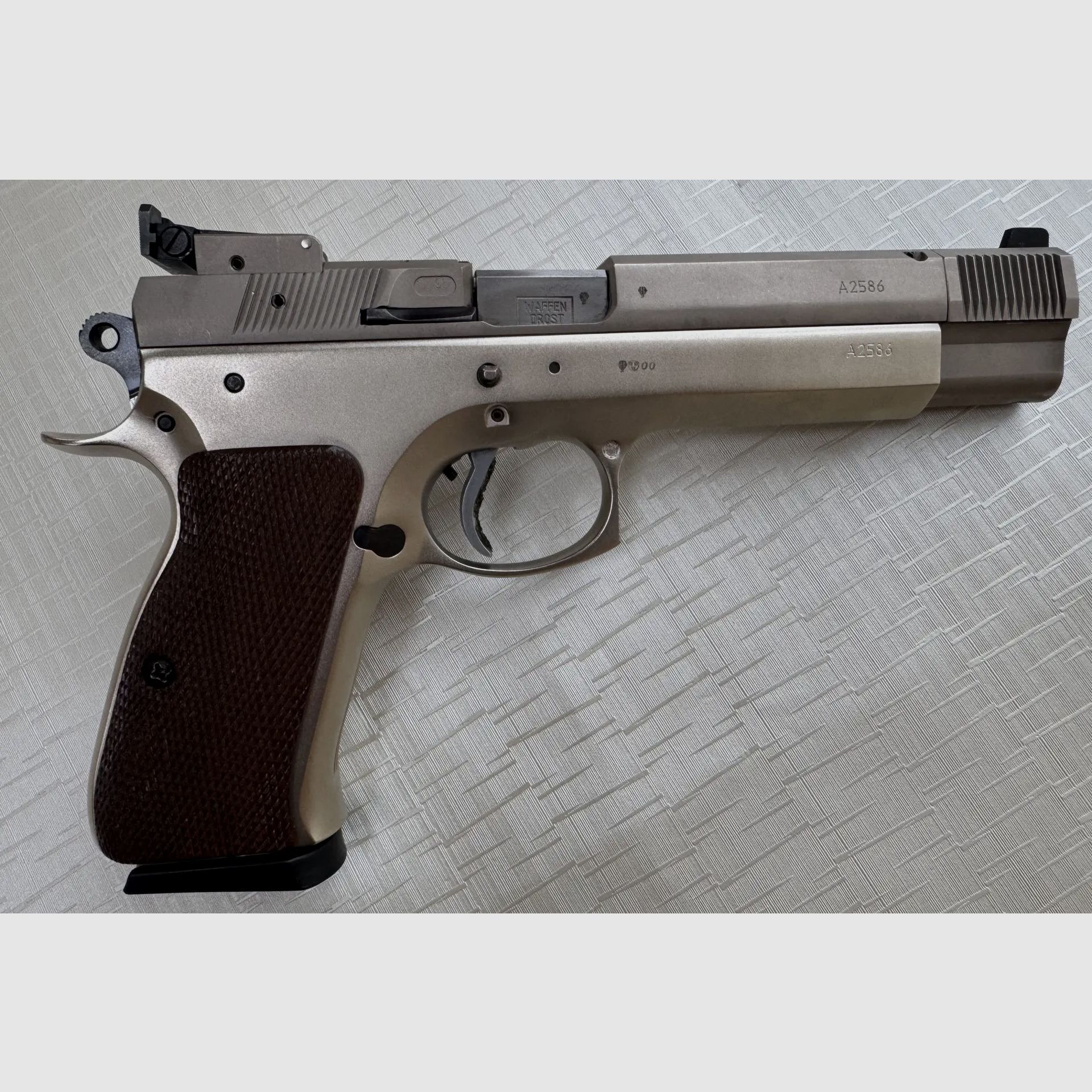 Brünner CZ 97 – Drost-Vollumbau, 6 Zoll, Kaliber .45 ACP