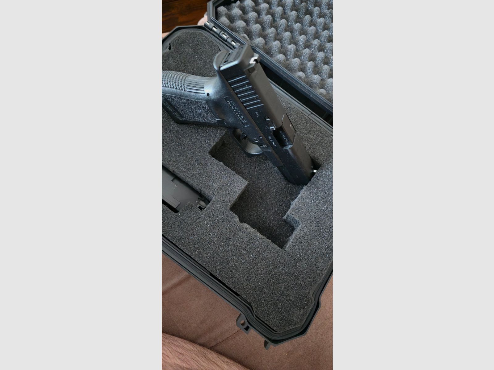 Glock 19 Gen 4 GBB + case
