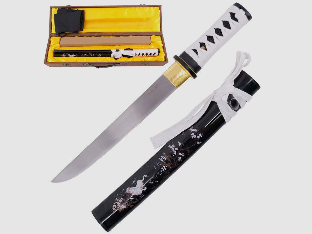 Tanto with flowers and crane details