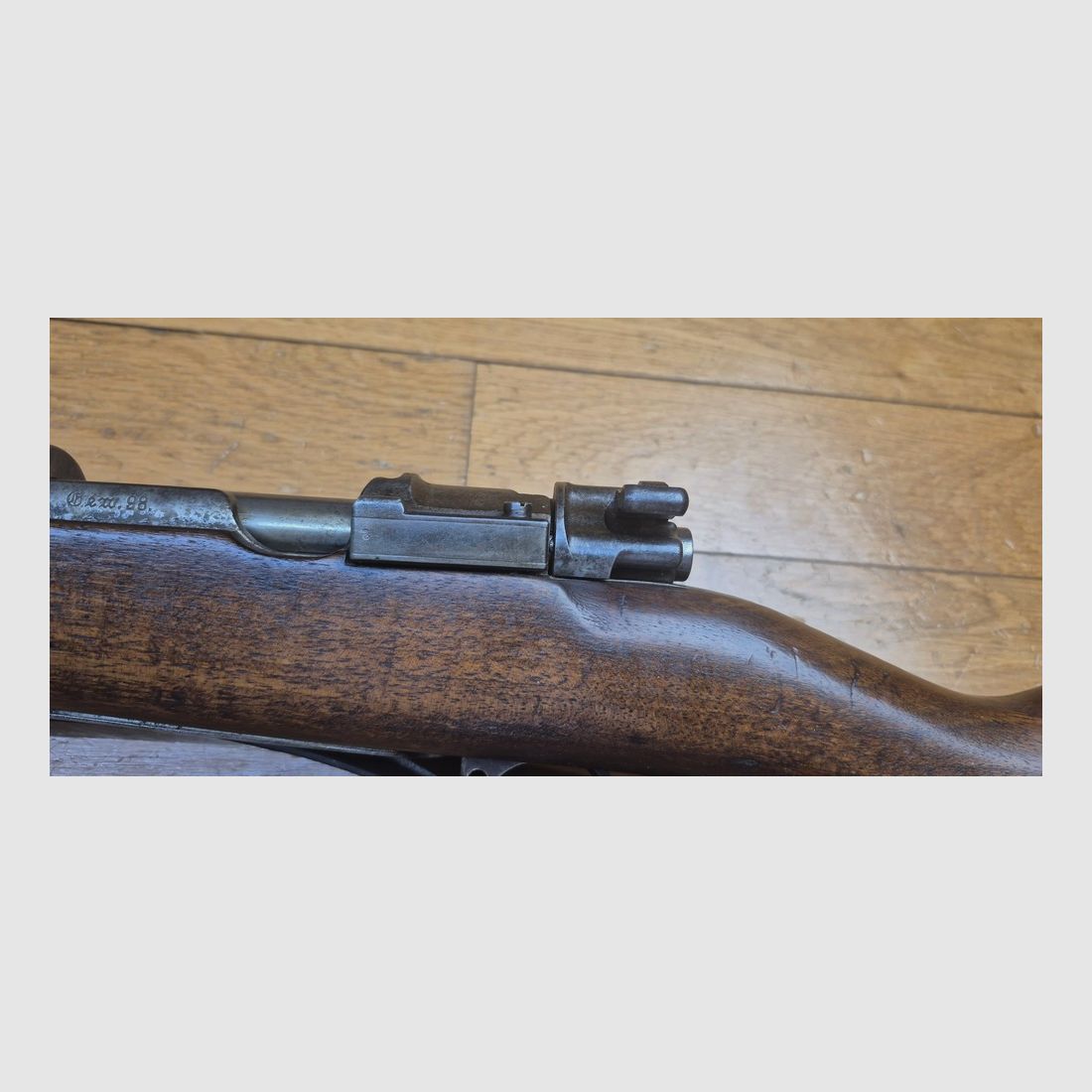Zeer mooi geweer G98 – Geweer 1898 – Arsenal Spandau in 1907 – Origineel kaliber 8x57IS – Volledig monomatrikuleerbaar behalve de conforme reinigingsstaaf – Goede tot zeer goede loop – Originele bruine leren riem – Uitstekend verzamelwapen – BE/TBE, afbeelding 32 van 36