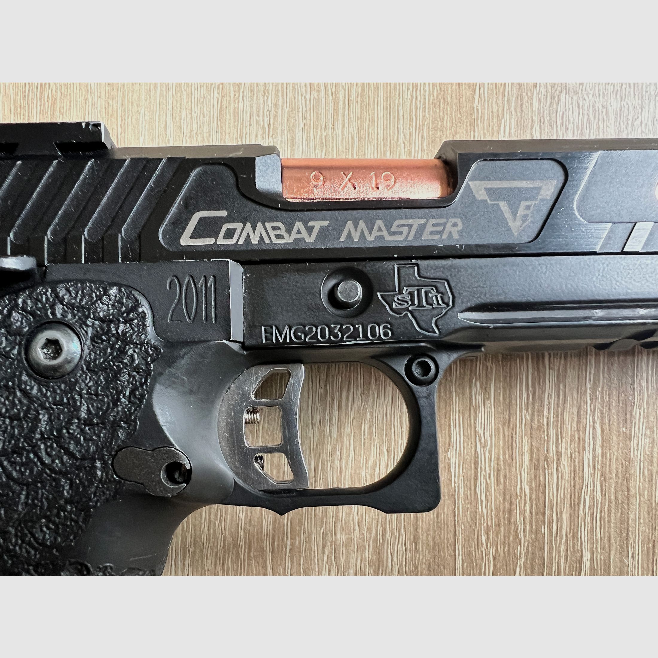 Combat Master 2011 par EMG