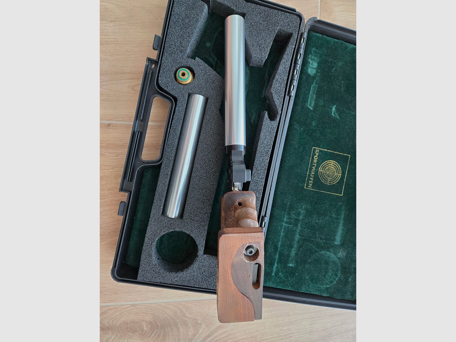 Match-Luftpistole STEYR LP 10 mit 2 Kartuschen, Adapter, Koffer, Werkzeug