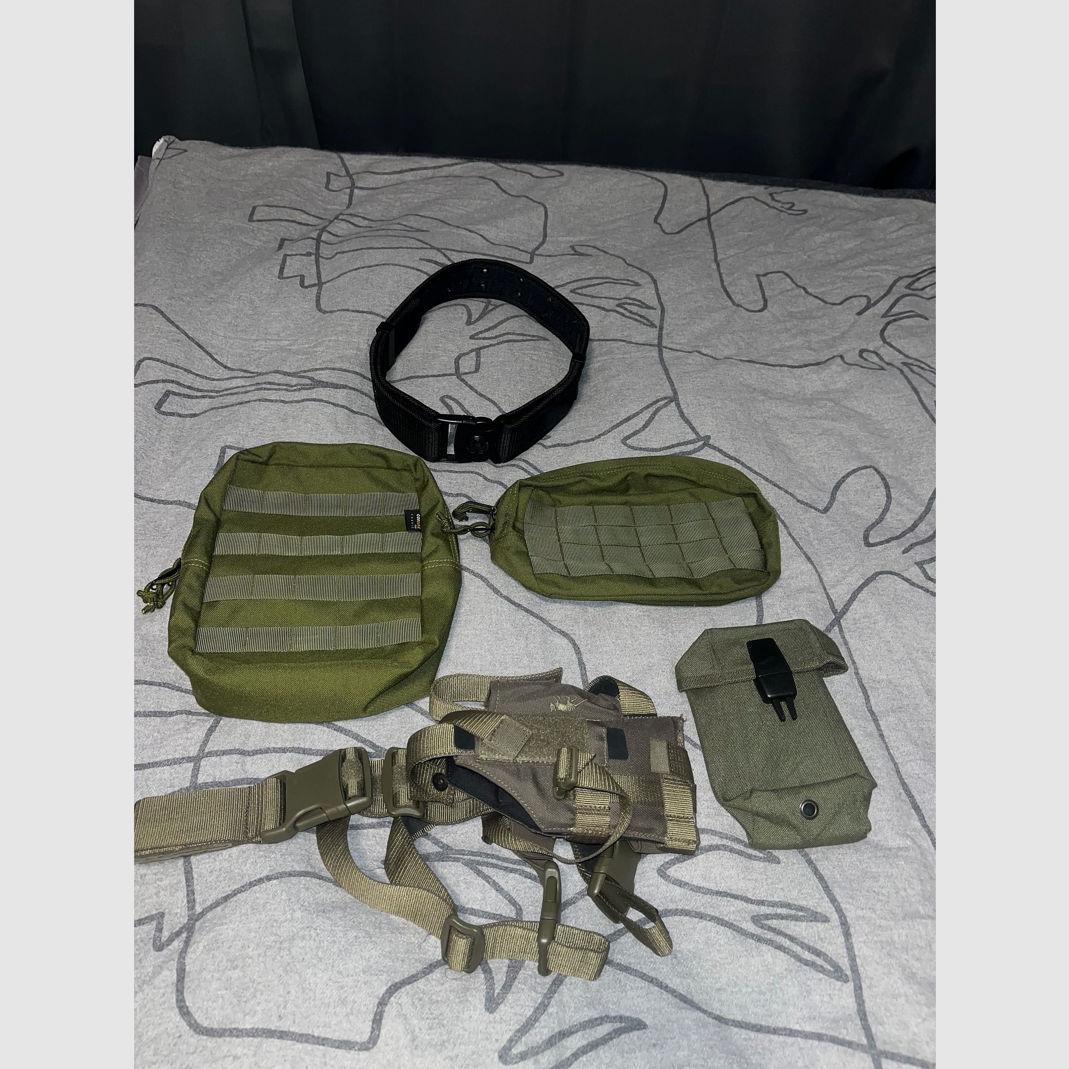 Ausrüstungsset 3 Taschen, Pistolenholster und Einsatzgürtel