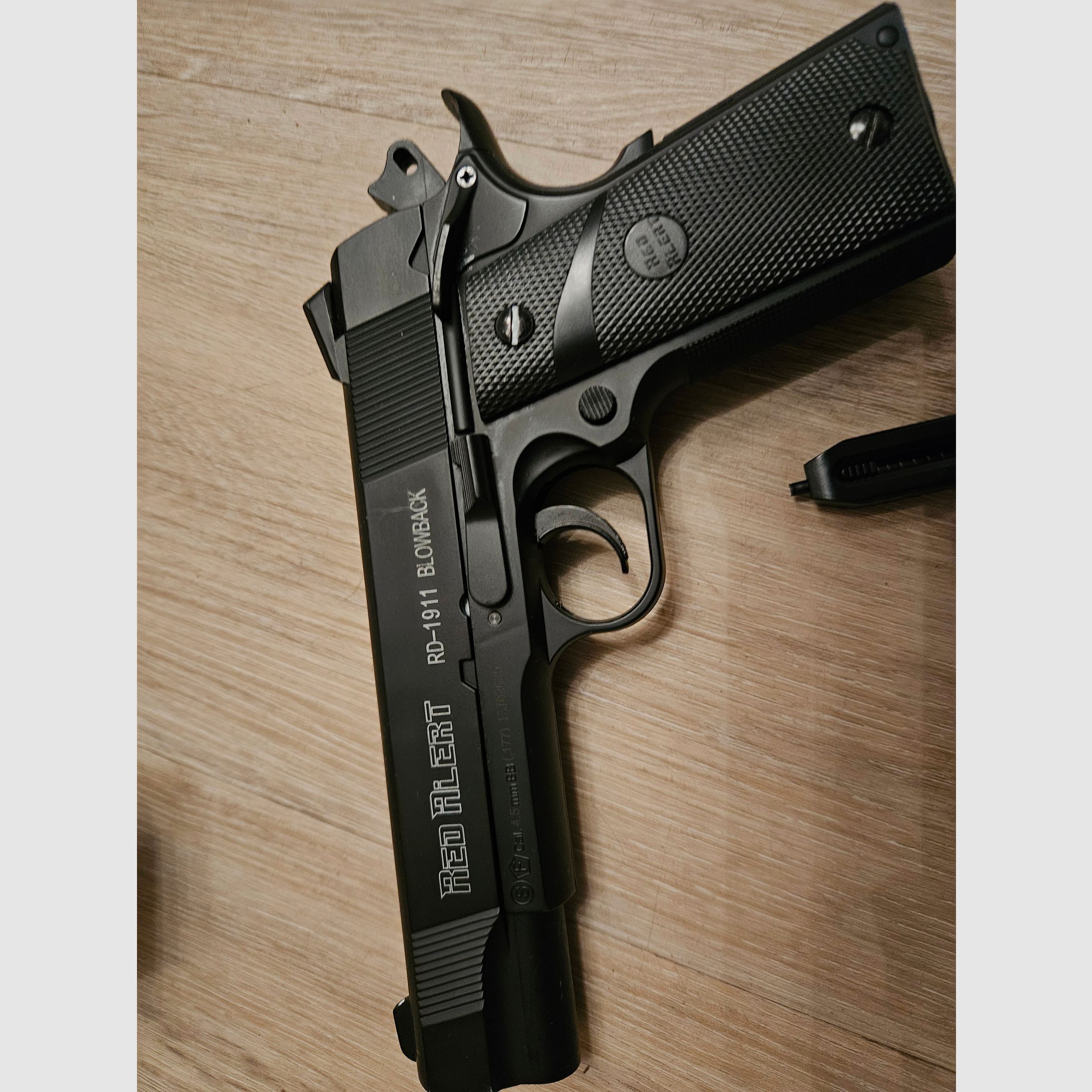 SigSauer MCX CO2 air rifle + Red Alert RF - 1911 CO2 blowback