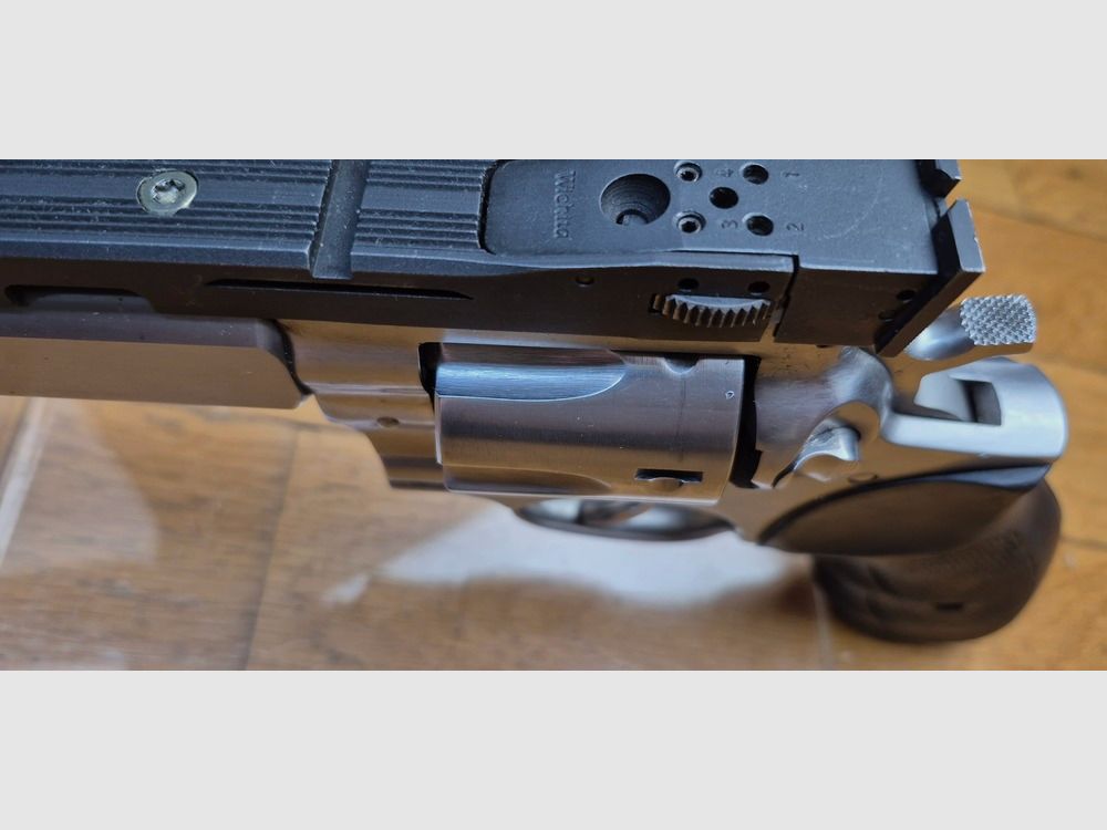 Peu courant Revolver Ruger GP 100 « Custom » – Modèle Canon 6 pouces – Rare customisation à canon Lourd ABOM en Allemagne – Rail intégral acier à hausse réglable et guidon Wichita 100% acier – Cal. 357Magnum / 38 special – Arme de septembre 1992 – Rare custom Ruger – TBE/TBE+, image 18 sur 30