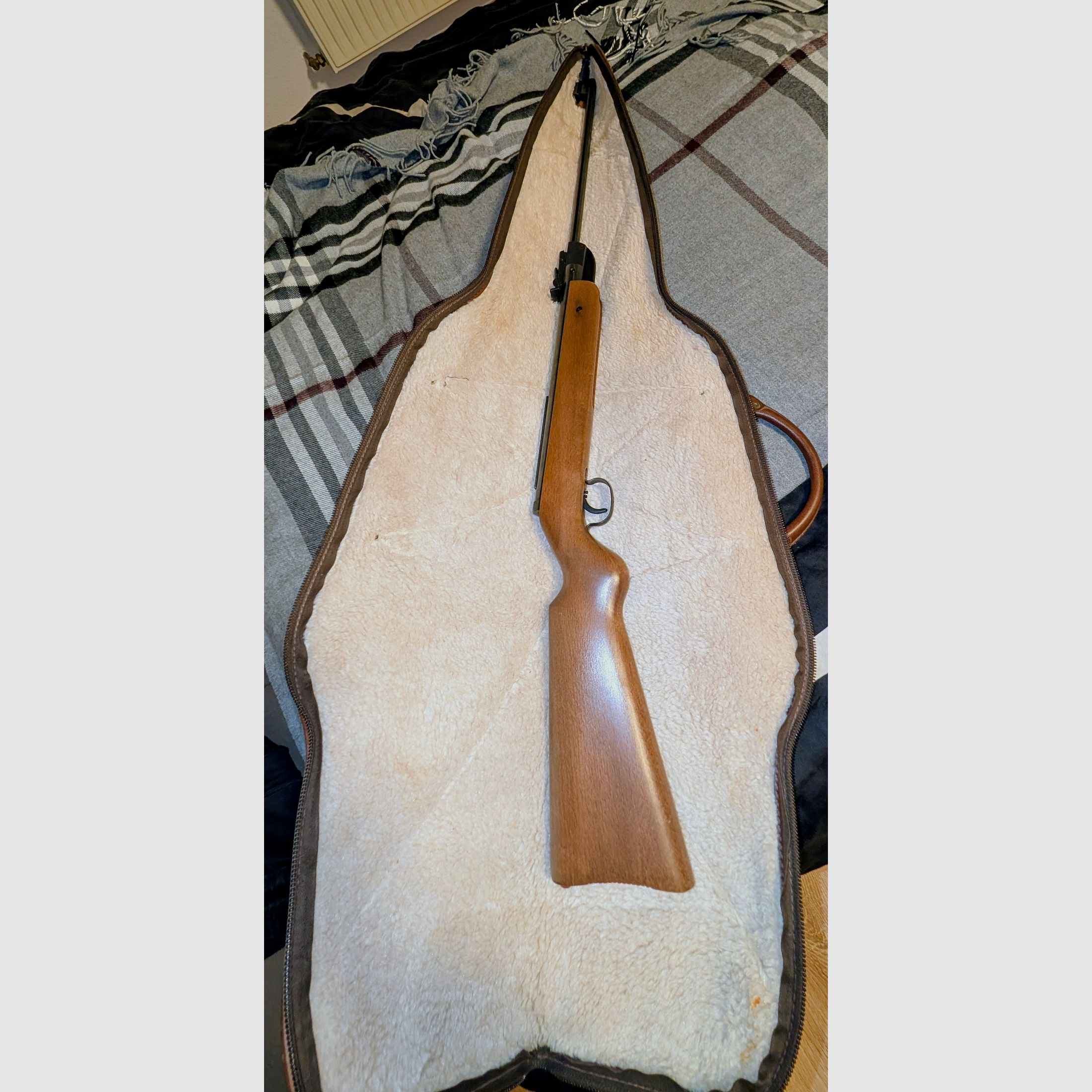 Collector's set: Diana Mod. 27 air rifle (with F mark) + Diana 4x15 scope & Winchester case (rare) like new condition with real leather.