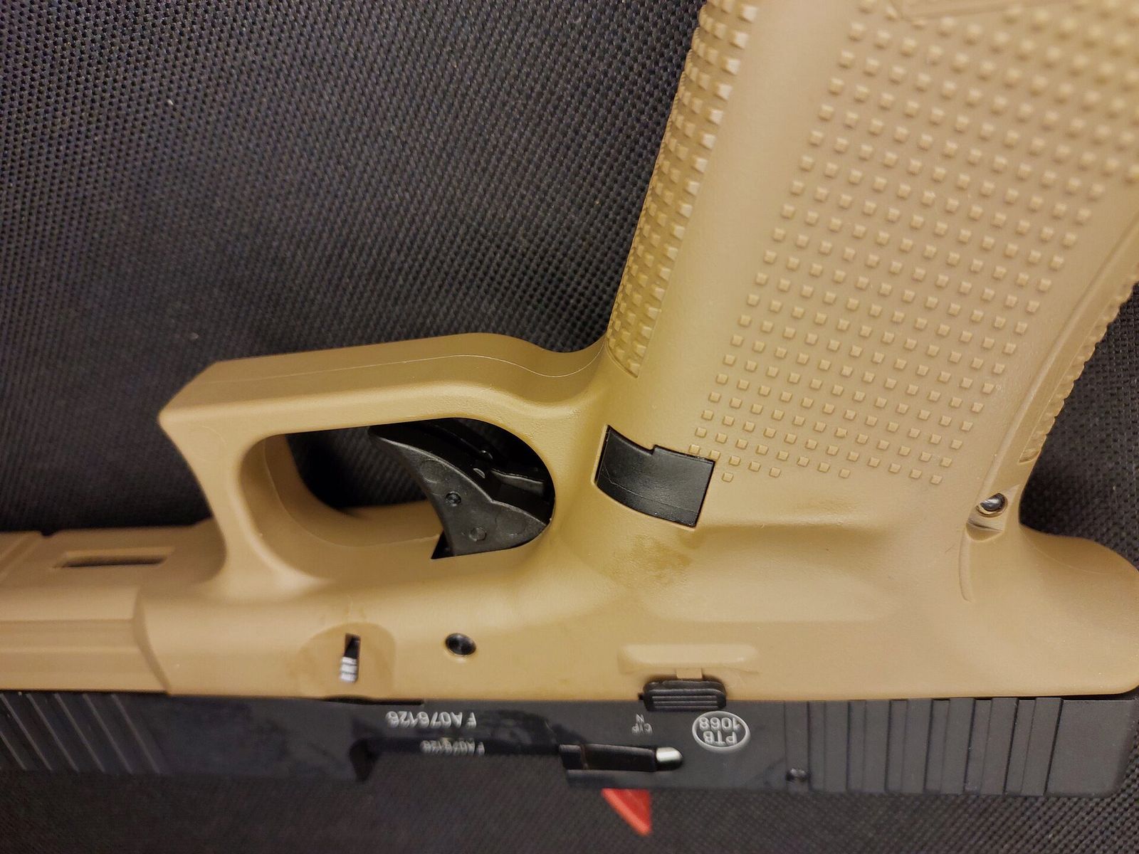 Glock 17 Gen5 Schreckschuss Pistole French Army 9 mm P.A.K. Coyote, French Army Edition (PTB 1068) - 2 Magazin