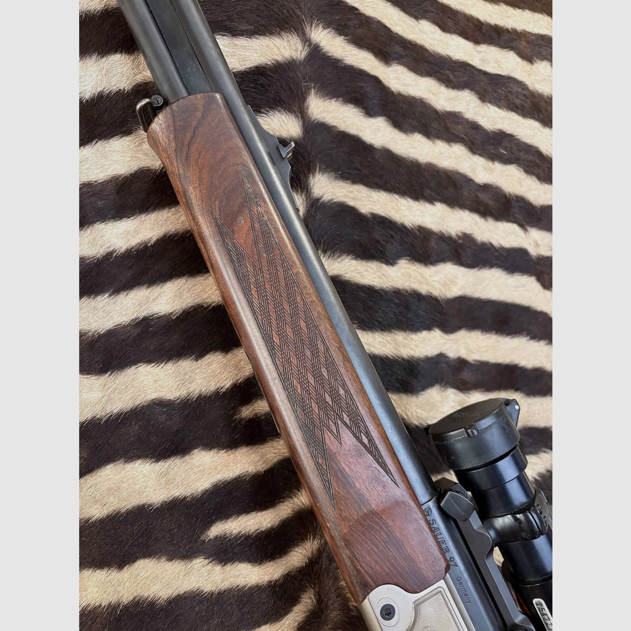 Express Sauer 97 Kal. 9.3x74R – ca. 56cm – Aimpoint 5000SC – Patronen, Bild 8 von 10