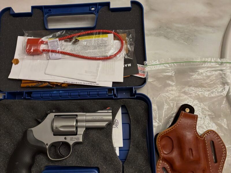 Brandneues S/W Mod 69 44 Magnum