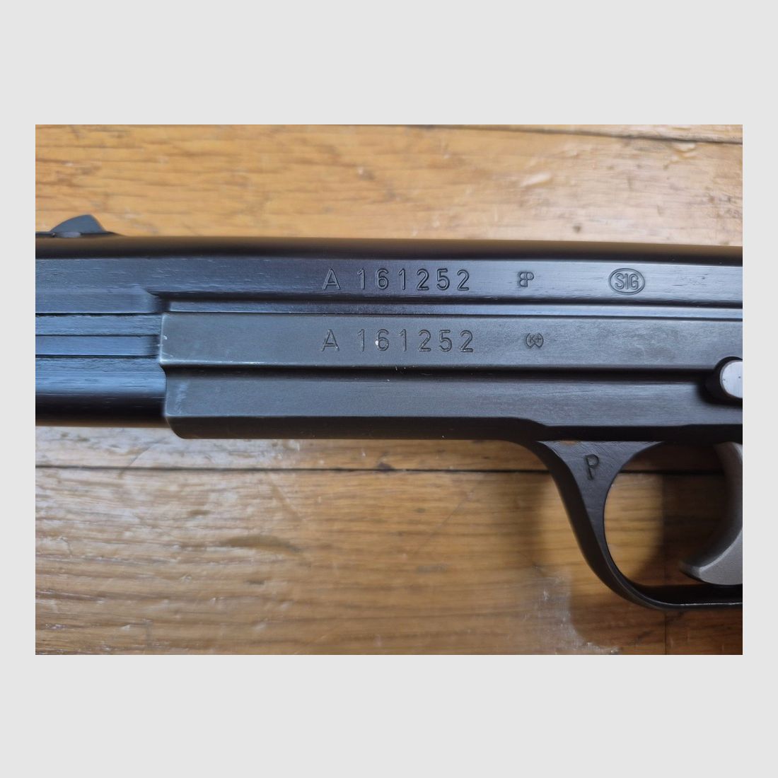 Bellissimo pistola SIG P210-2 – Mito del 9 para – Arma militare del 4° contratto – Circa 1965 – Ottima brunitura – Funzionamento e canna da sogno – Certificato di prove di Saint-Étienne – Condizioni TBE++!, immagine 1 di 23