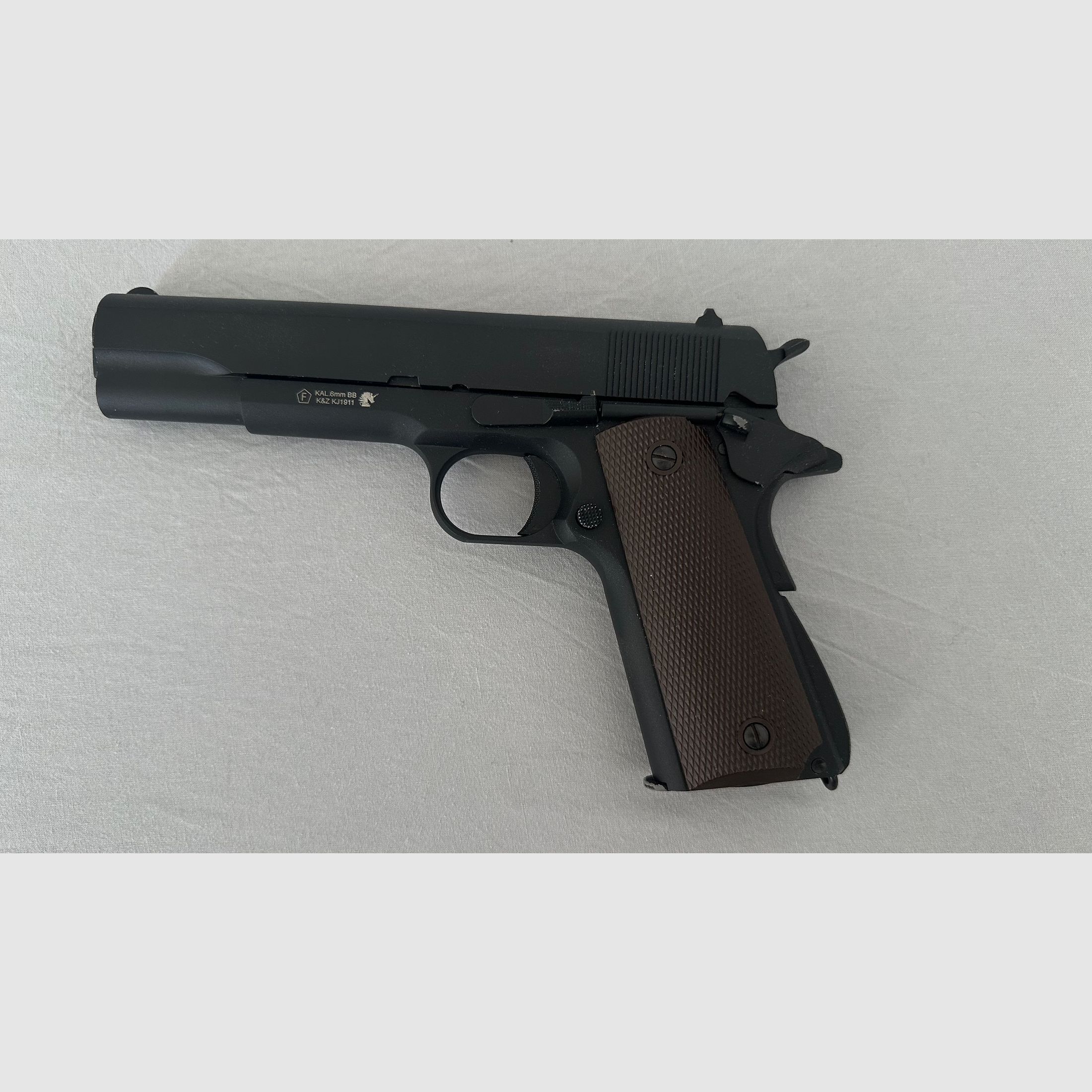 Unico KJWorks Colt 1911 Airsoft 6mm BB in metallo pieno, realizzato in scala conforme all'originale. Spedizione inclusa!