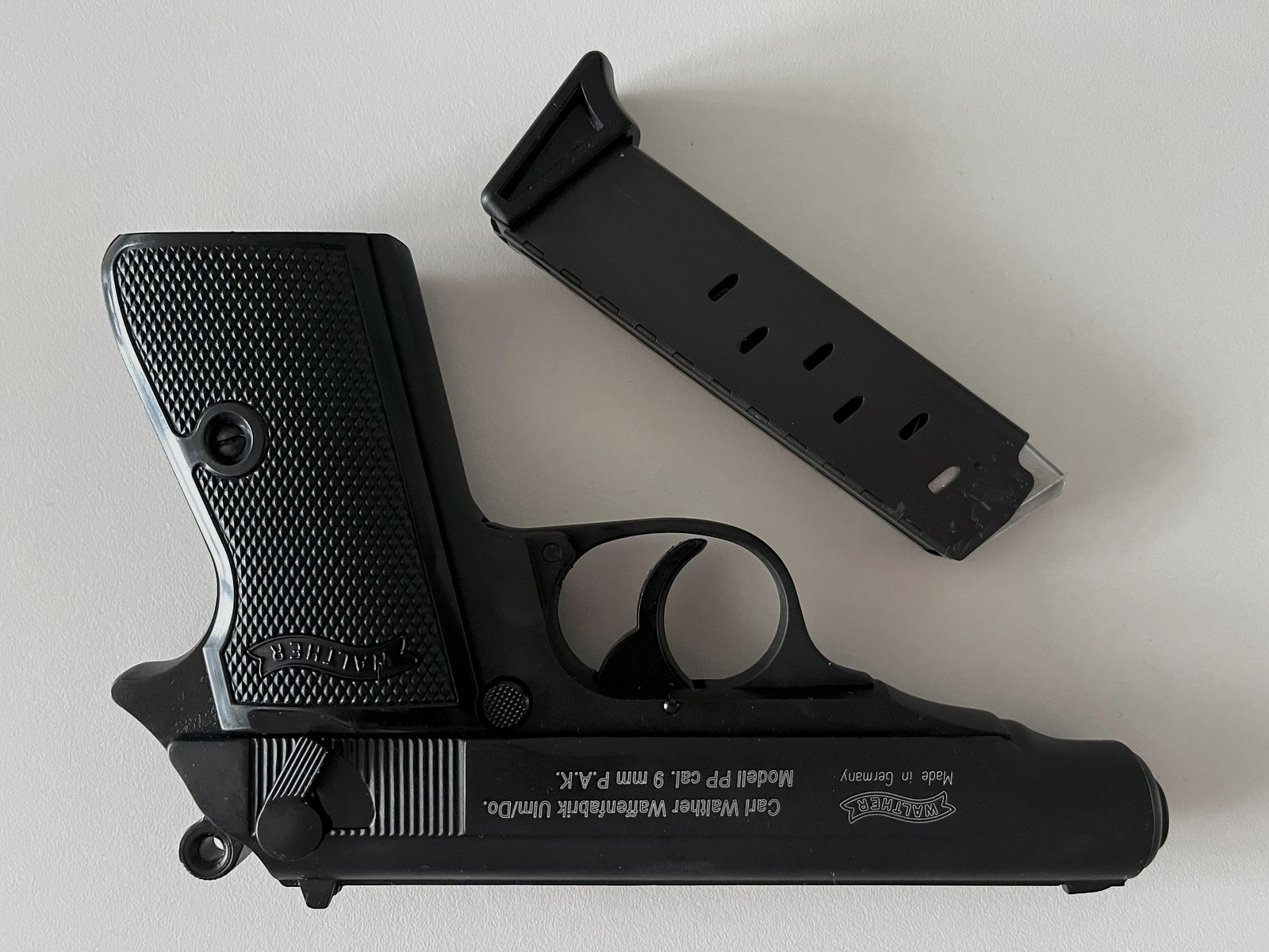 Walther PP Kaliber 9mm P.A.K. Schreckschusspistole