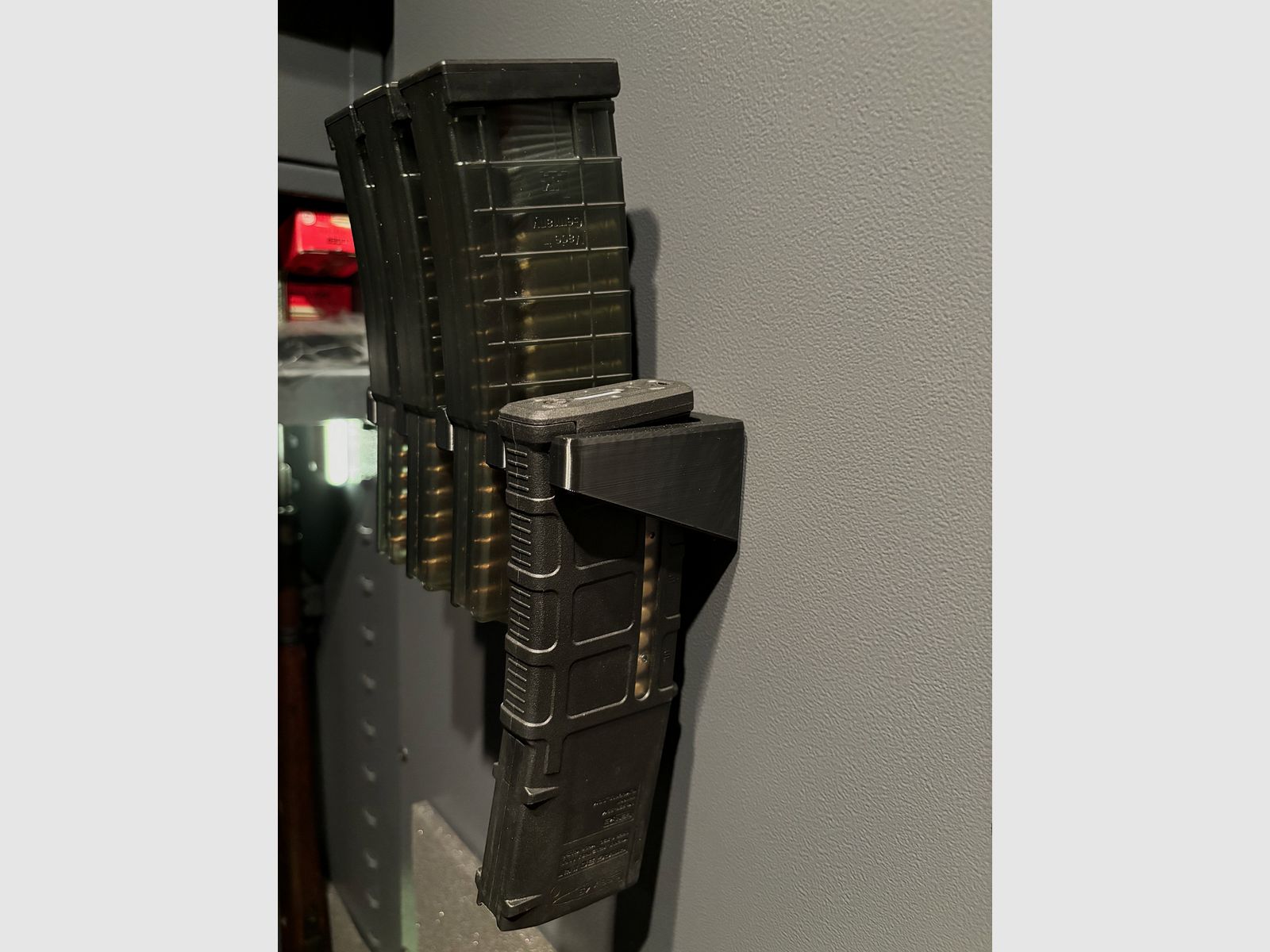 magnetic AR-15 magazine holder
