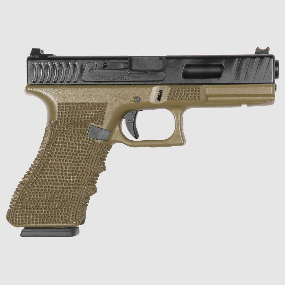P01 GBB Airsoft Pistool met Grip Stippling in Olijf | Delta Armory