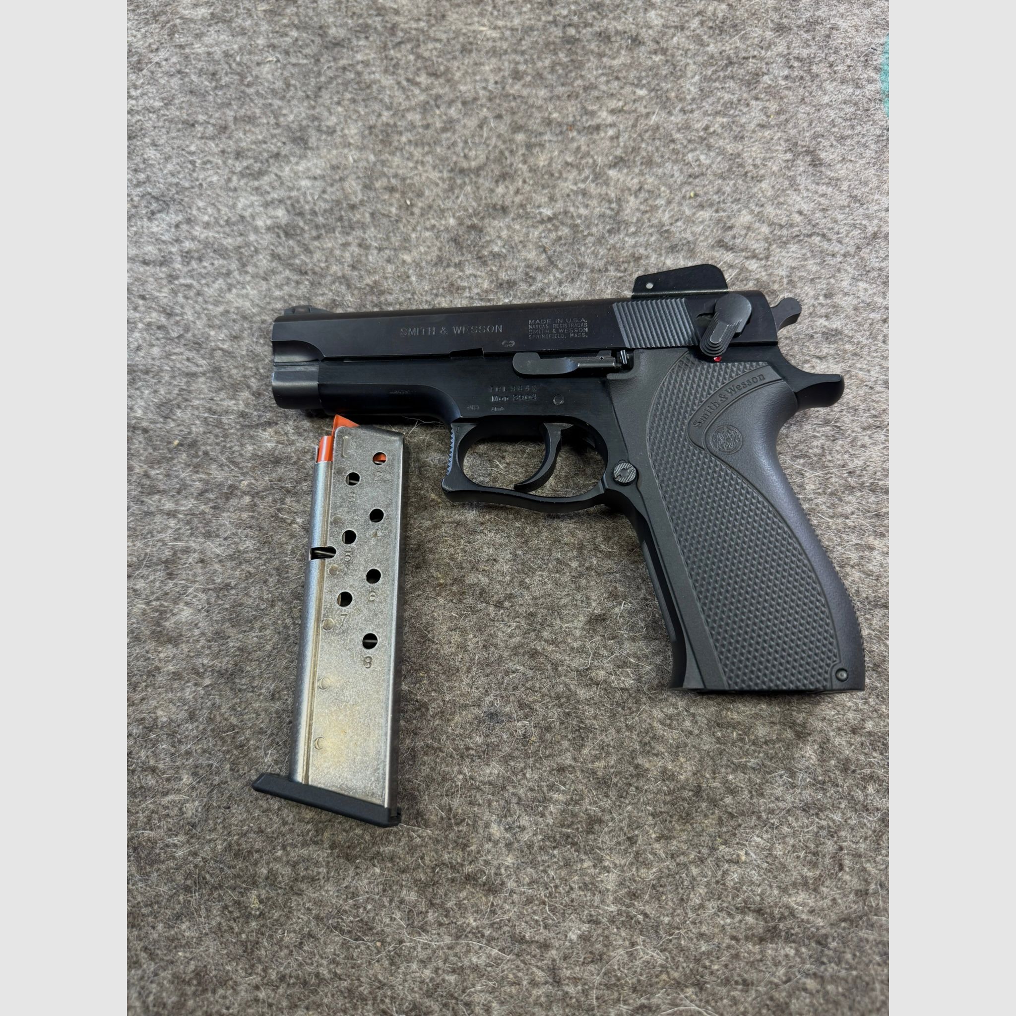 Selbstladepistole  S & W  9mmLuger Modell 3904 gebraucht