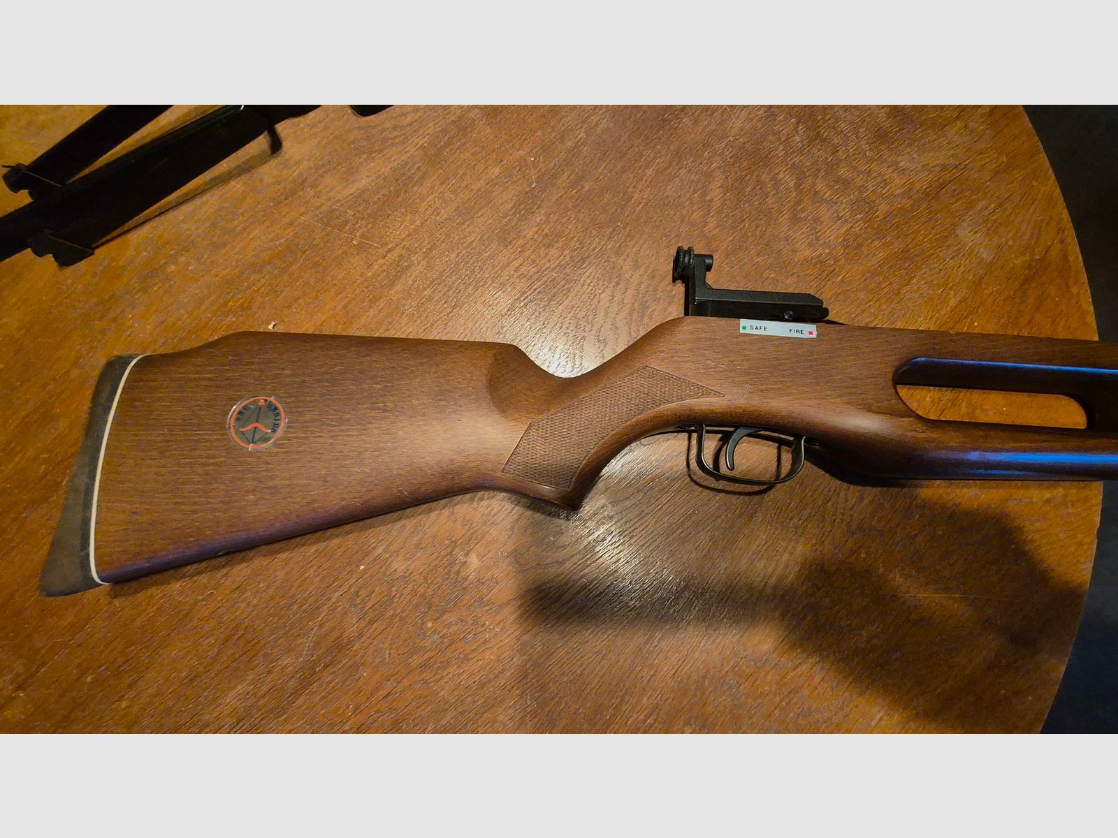 Arbalète avec aide à la tension