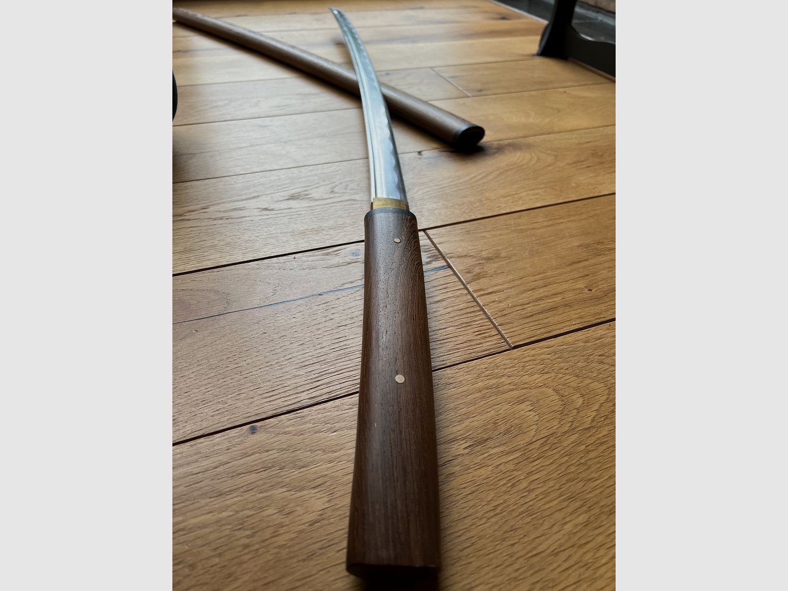 Katana avec fourreau en bois et poignée en bois