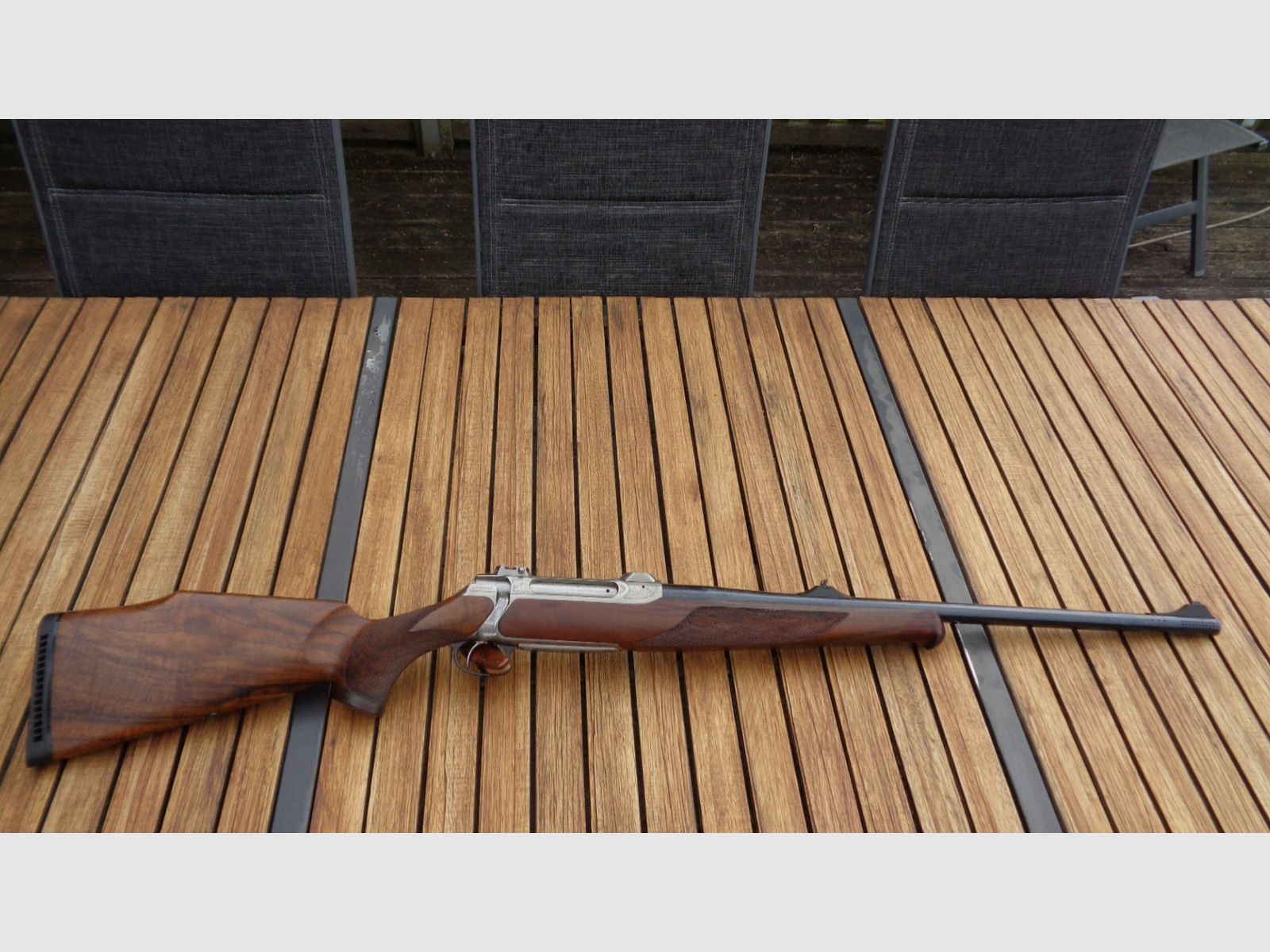 Sauer 202 .375 H&H Europa Luxus E nitriertes Stahlgehäuse Eichenlaub-Gravur ausgesuchtem Nußbaumholz