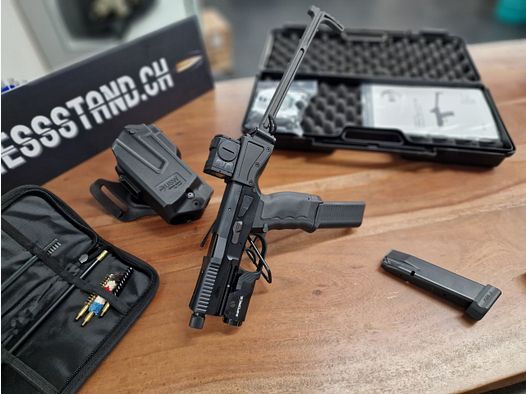 B&T – Halbauto / USW-A1 / 9mm / Mit Holster und Lampe / Klappschaft