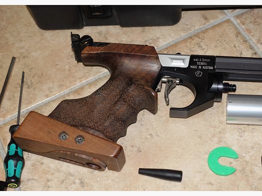 Pistolet de match Steyr LP à air comprimé avec nouvelle cartouche + accessoires