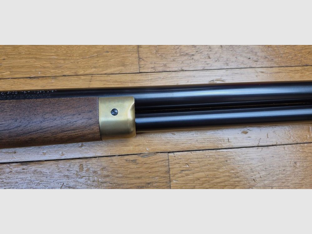 Superba e rara carabina Winchester modello 1866 – Una "Yellow Boy" in una produzione Miroku poco comune dal Giappone – Raro cal. .38 SP/38 speciale – Ricevitore in bronzo/ottone come gli originali – 10 colpi – Meccanica e legno in condizioni nuove o quasi nuove – Eccezionale arma moderna e pezzo raro – TBE+++, immagine 10 di 51