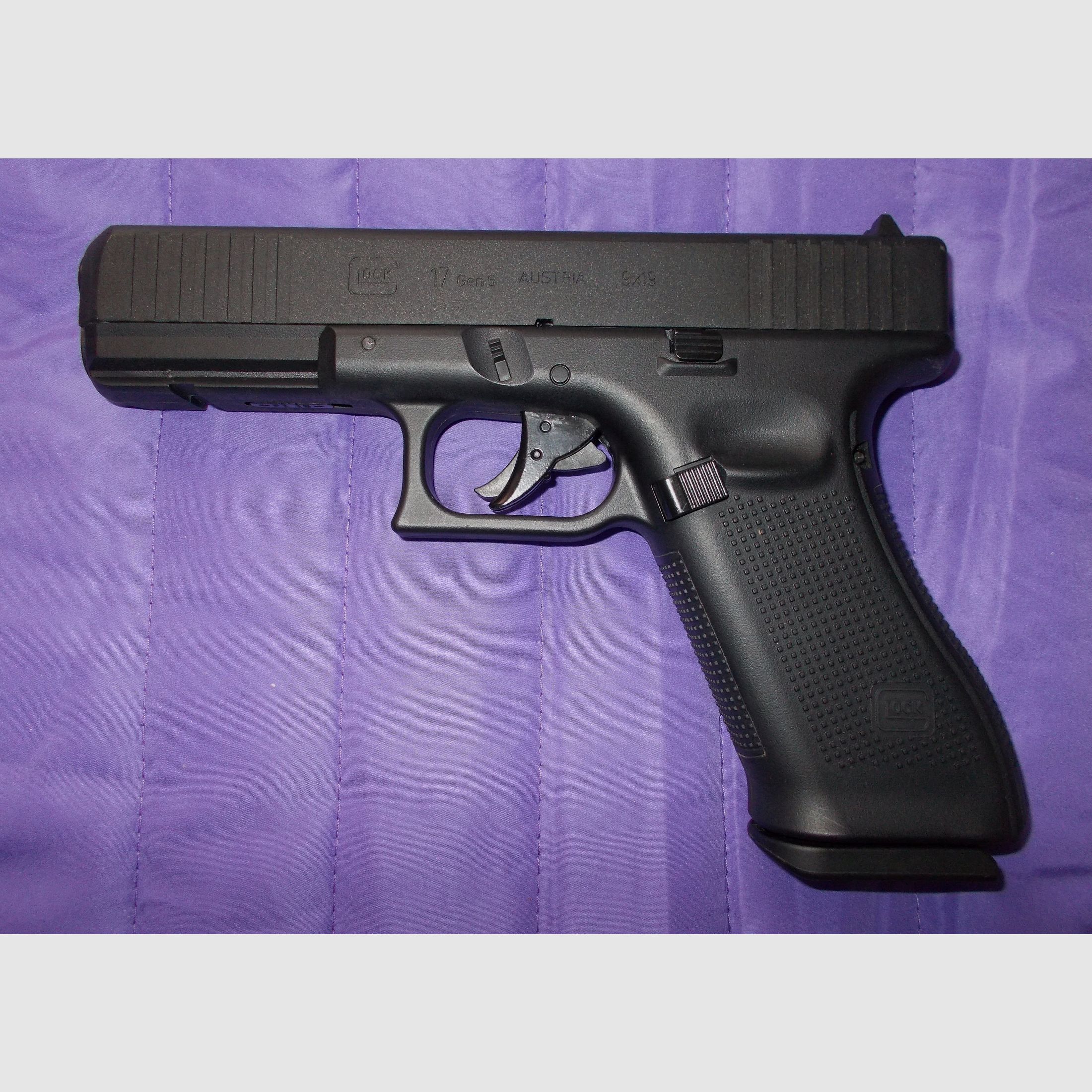 Umarex Glock 17 Gen 5 Blowback 4.5mm DIABOLO + 2nd magazine and case