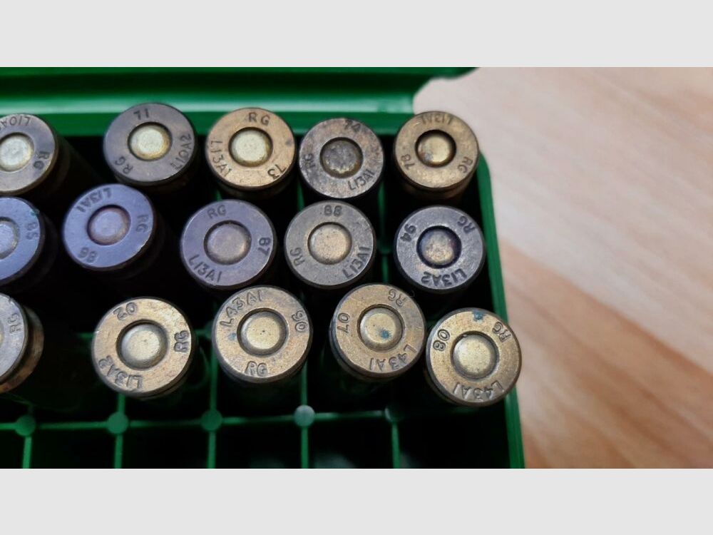 Sammlermunition Platzpatronen unterschiedlicher Lose	 RG Kartuschenmunition Salut Militär Behörde