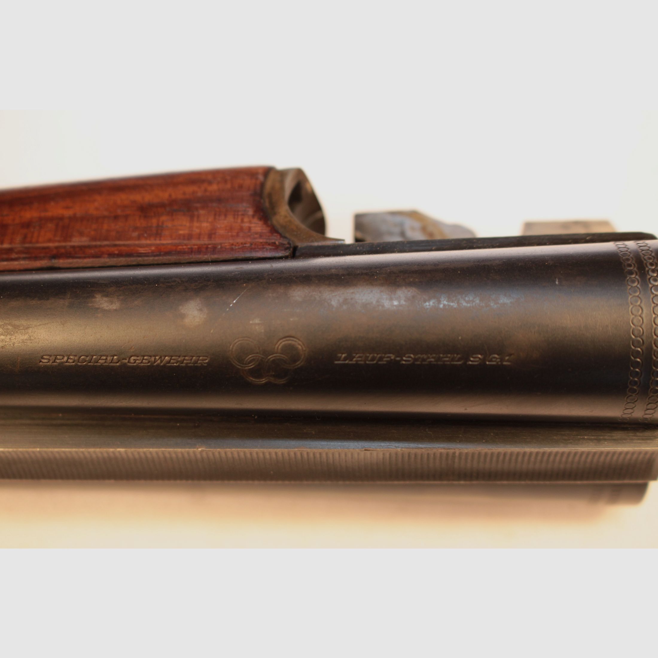Linkerschaft jachtgeweer in 12/70 en 8x57IRS met geweerschotel.