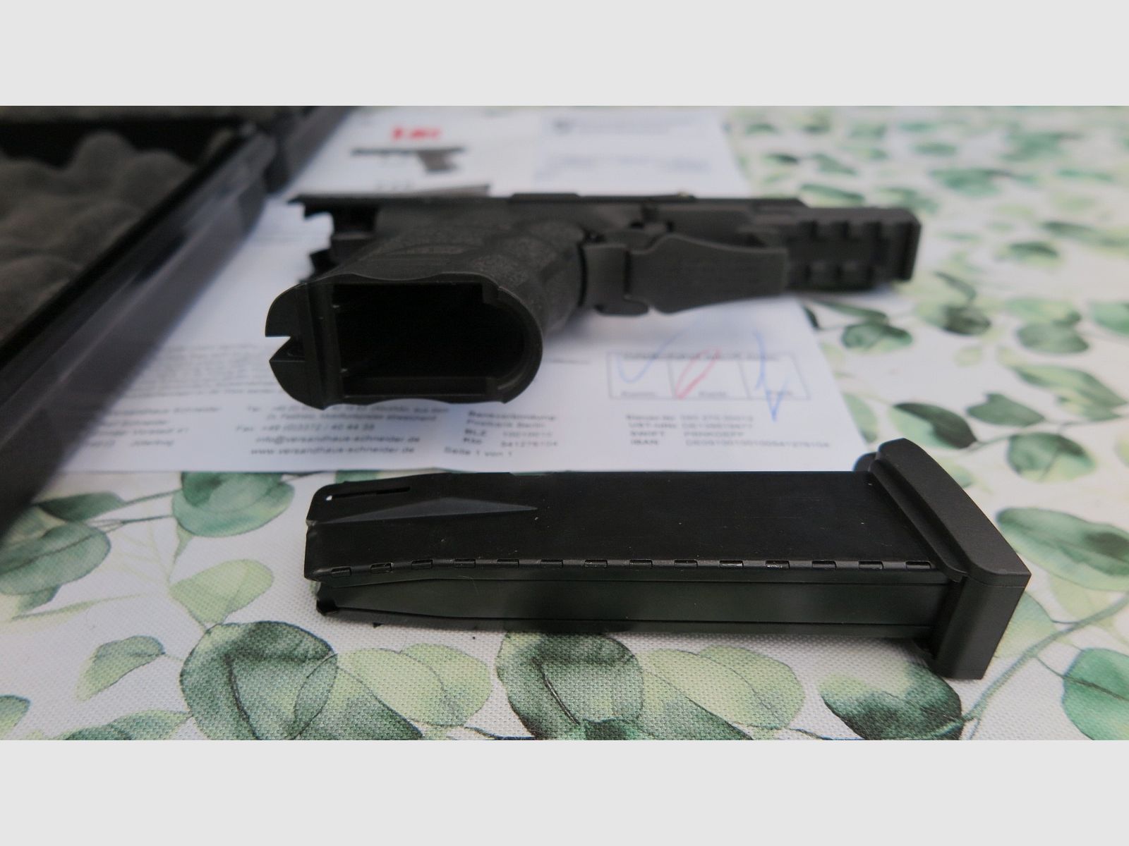 Sammlungsauflösung  4 Schreckschuss Waffen  wie durch die Bilder und Belege zu sehen ist.