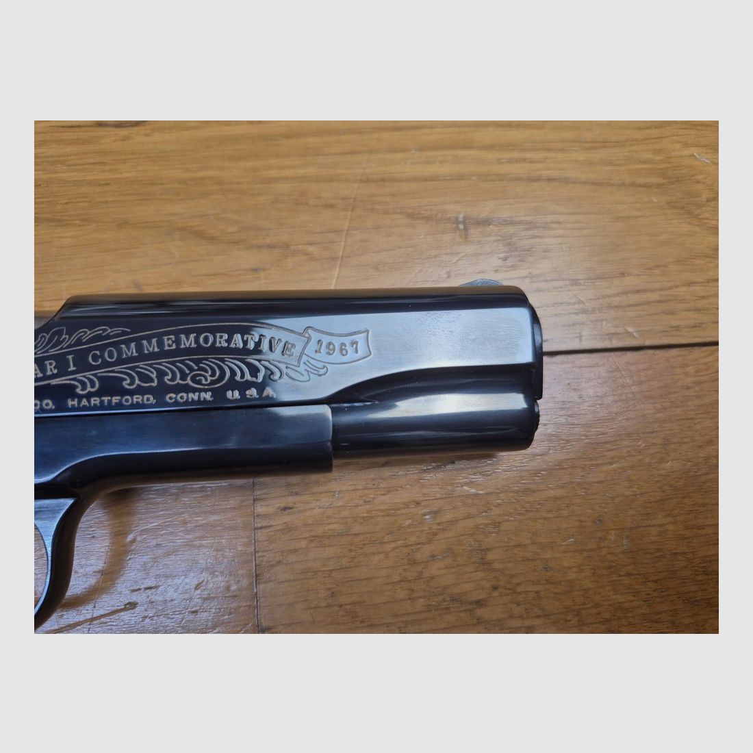 ¡UNIQUE! Rarissime Colt 1911 (no 1911 A1) – Conmemorativo de la Batalla de Château-Thierry 20 de julio de 1918 – Arma de 1968 – Calidad excepcional en Pre Series 70 – Lujosamente grabado y azulado y 100% operativo – Pieza rarísima en Europa en su caja de exhibición original – ¡Estado como nuevo!, imagen 31 de 33