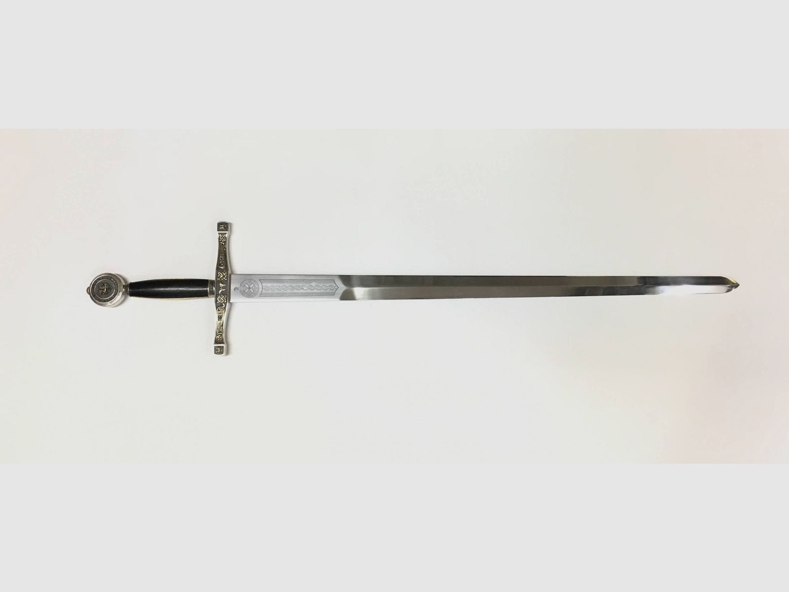 ART GLADIUS S.A. – LA ESPADA EN LA ROCA, imagen 2 de 3