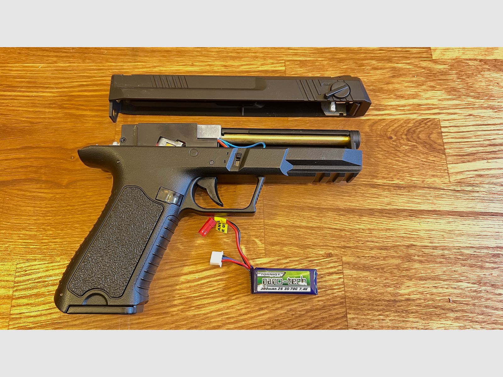 Cyma G18 / P226 / CM.030 AEP, inkl. Akku und Zubehör