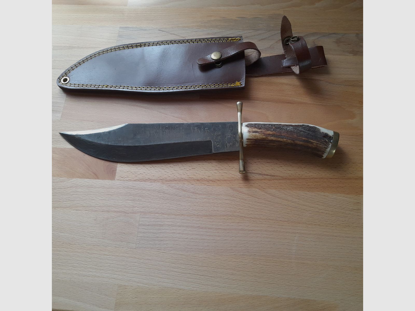 Damast Hirschfänger mit Lederscheide und Hirschhorngriff      