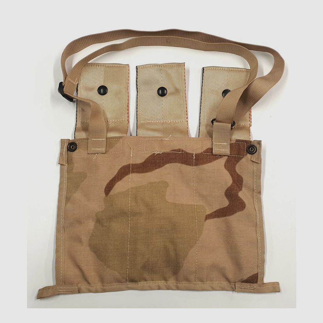 Nieznana torba na magazyny/bandolier z Molle II, 6 magazynków M16A2 w kamuflażu pustynnym