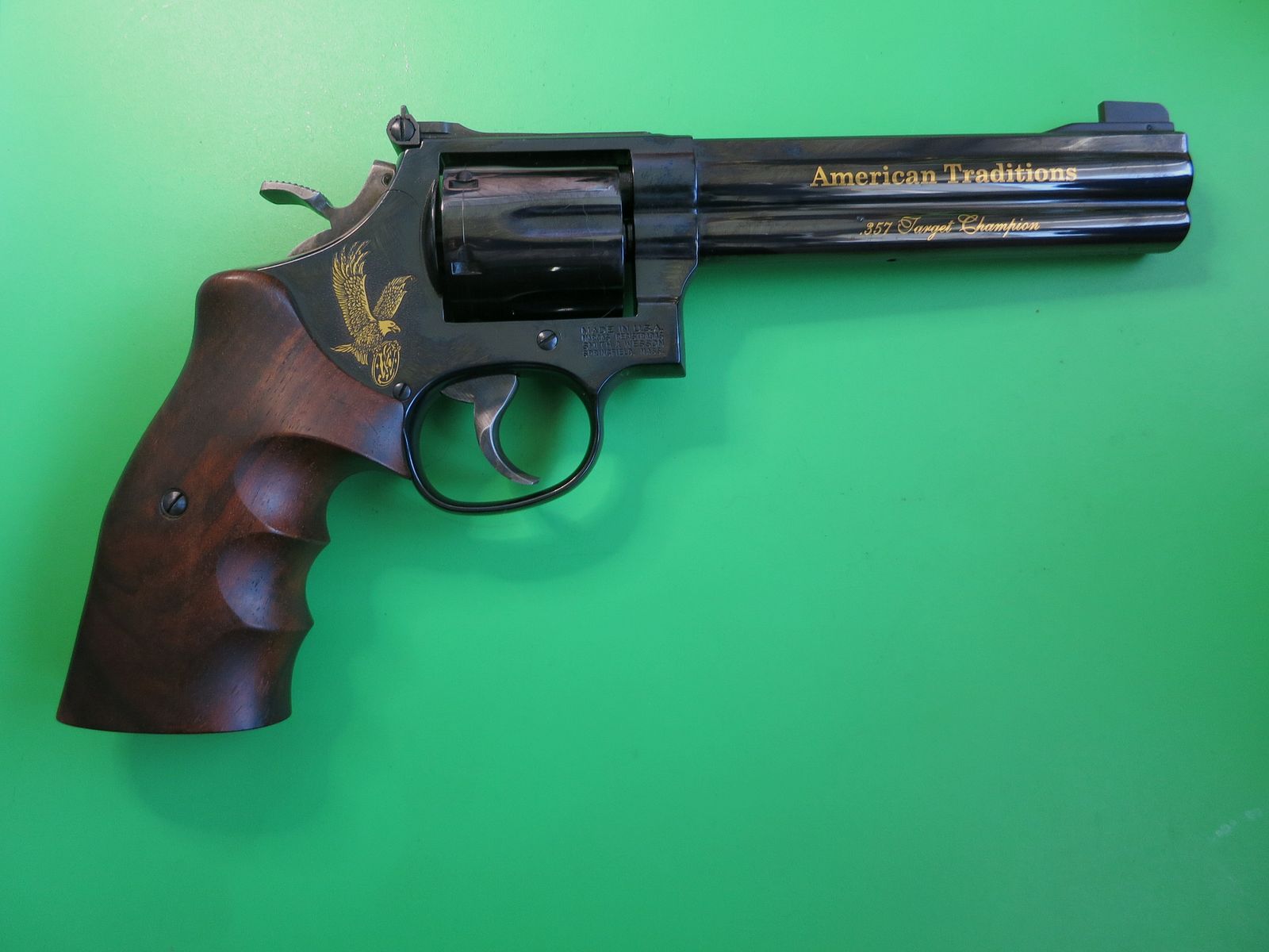 Revolver SMITH & WESSON Modell 586-4, American Traditions Target Champion 6", Kal. 38/357 Mag, Royal Blue   #17