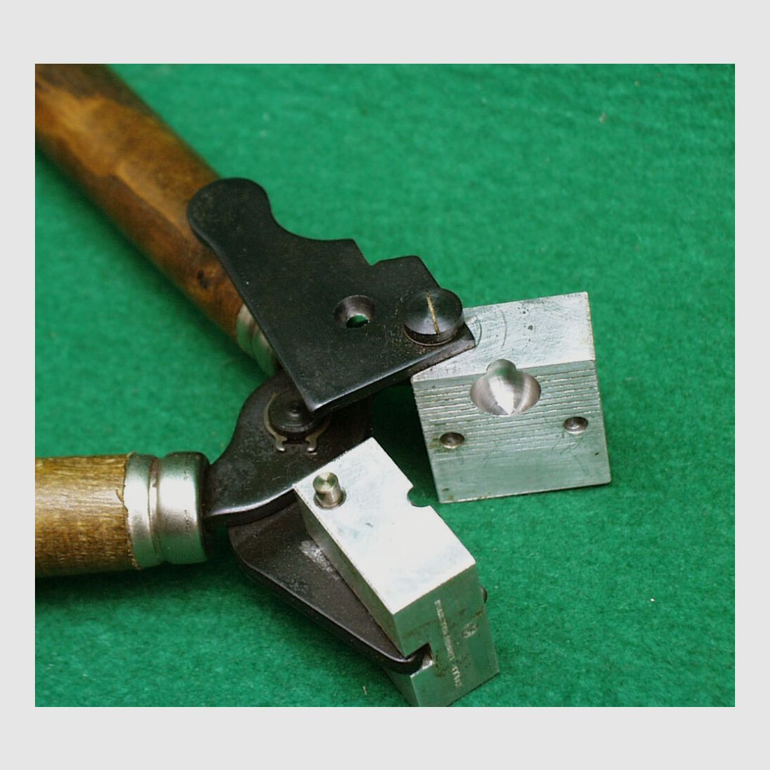 Palmetto casting mold with grip tongs .451 RK