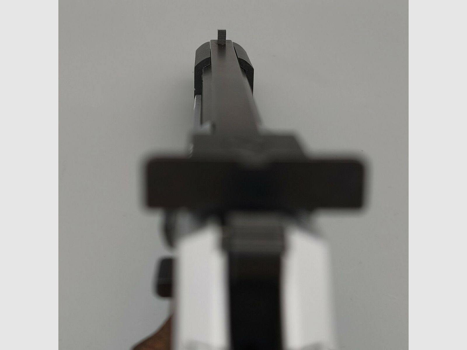 Erma ESP 85A Pistola Deportiva KK Bicolor con Empuñadura Nill Form .22lr