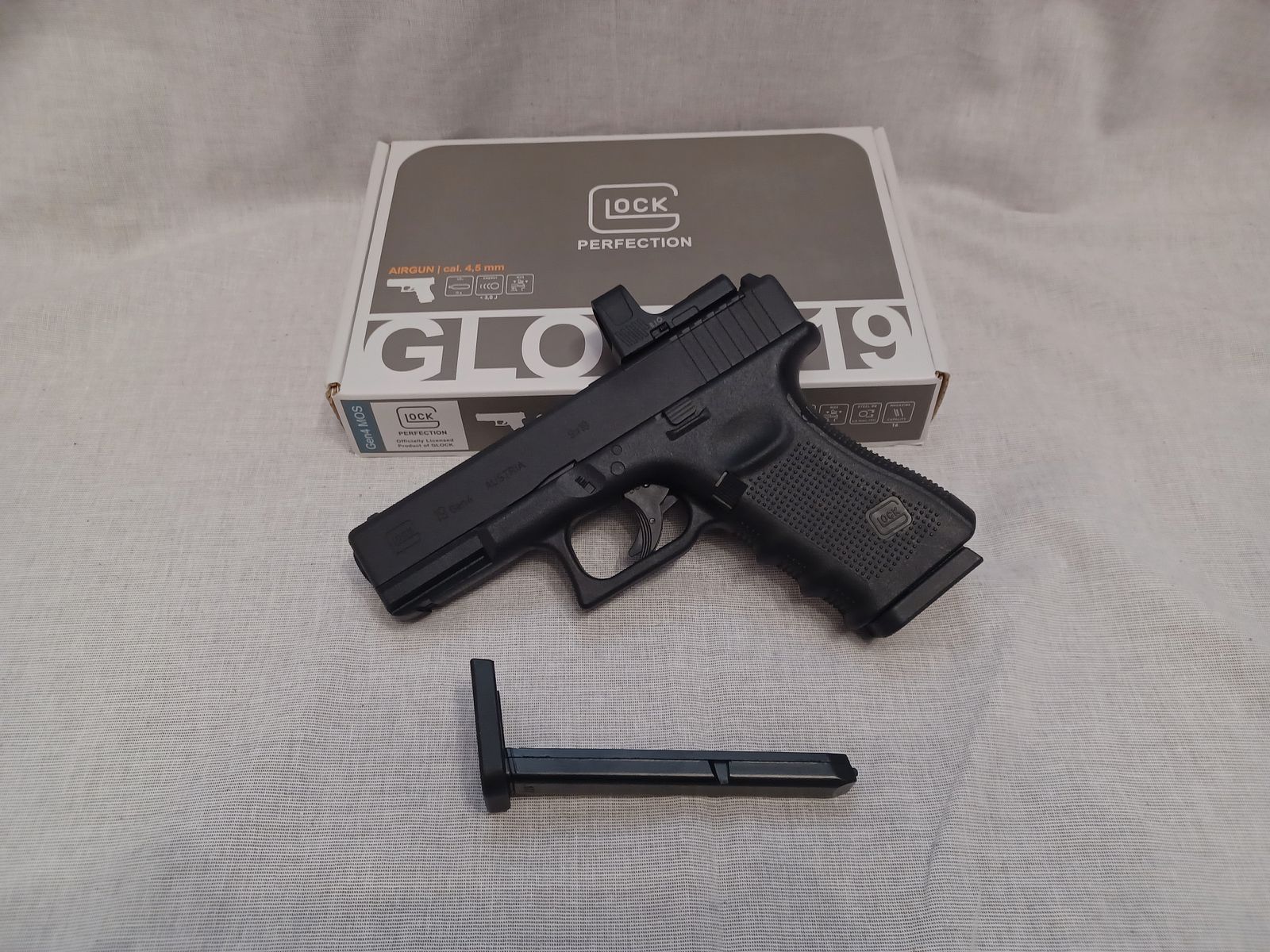 Glock 19 Gen4 MOS / RedDot / 4,5 mm BB / CO2 / Pistole / OVP (56)