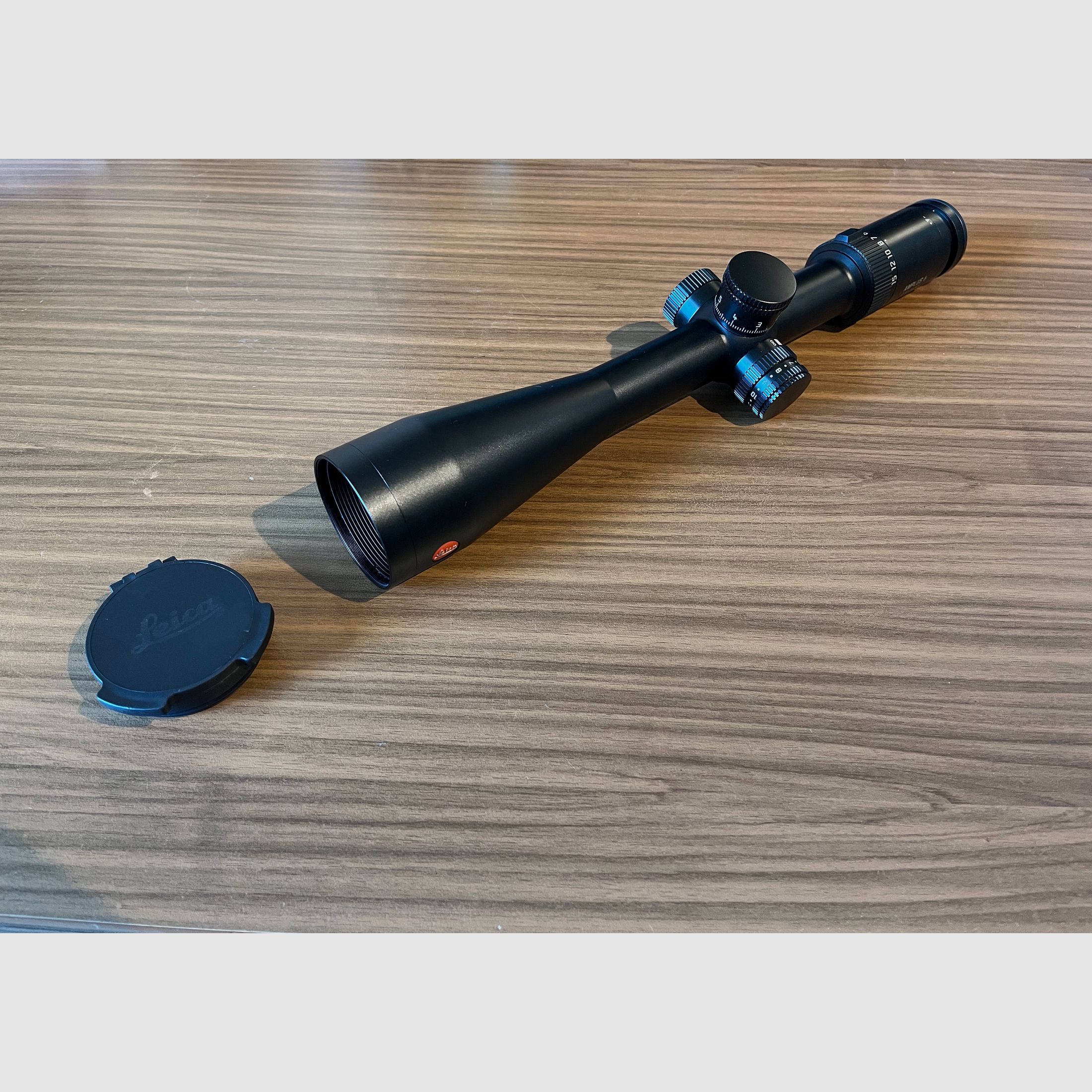 LEICA AMPLUS 6 2.5-15x50i Zielfernrohr (BDC), Absehen L - 4a + Flip Cover vorne